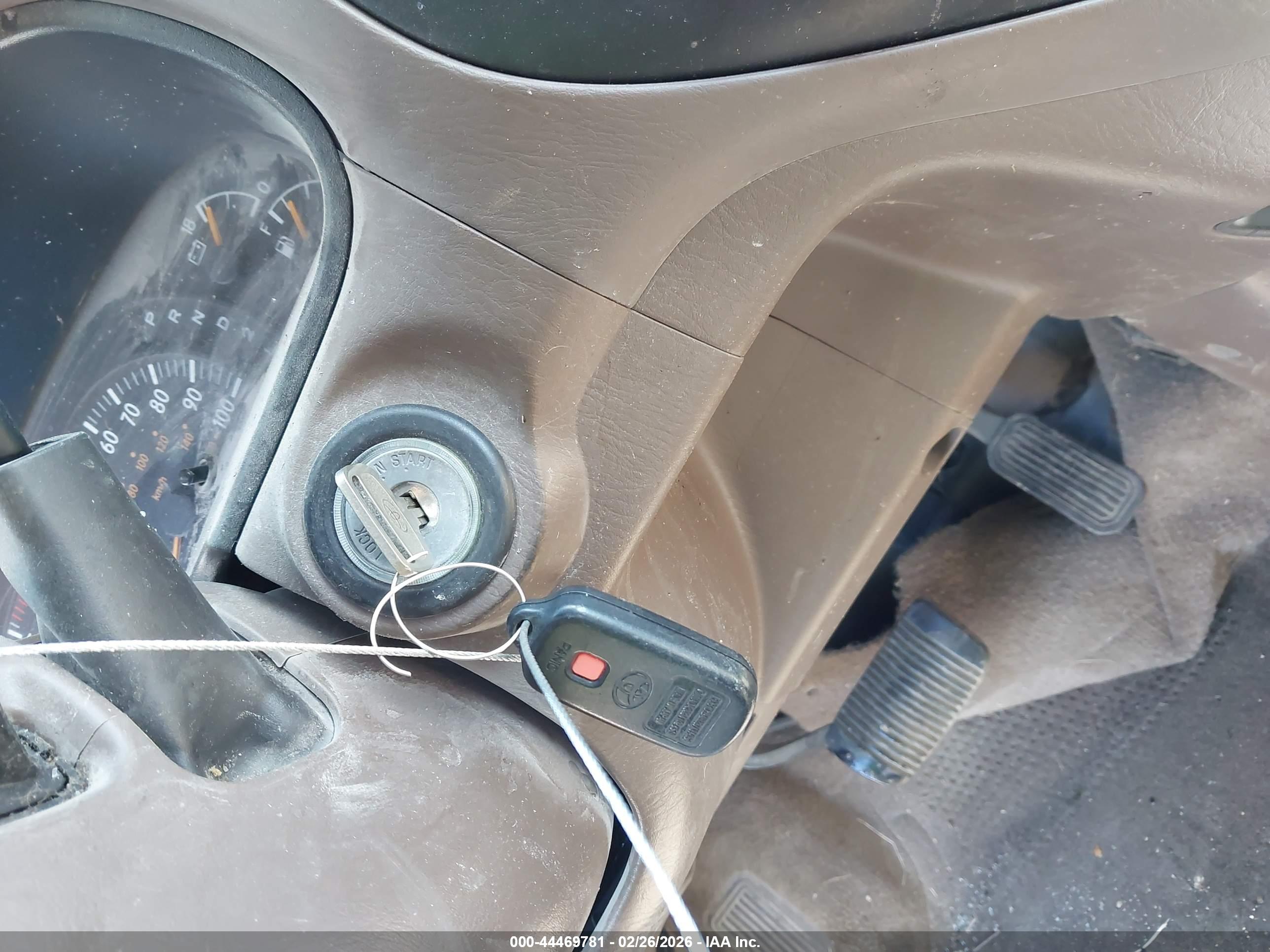 TOYOTA TUNDRA image 11