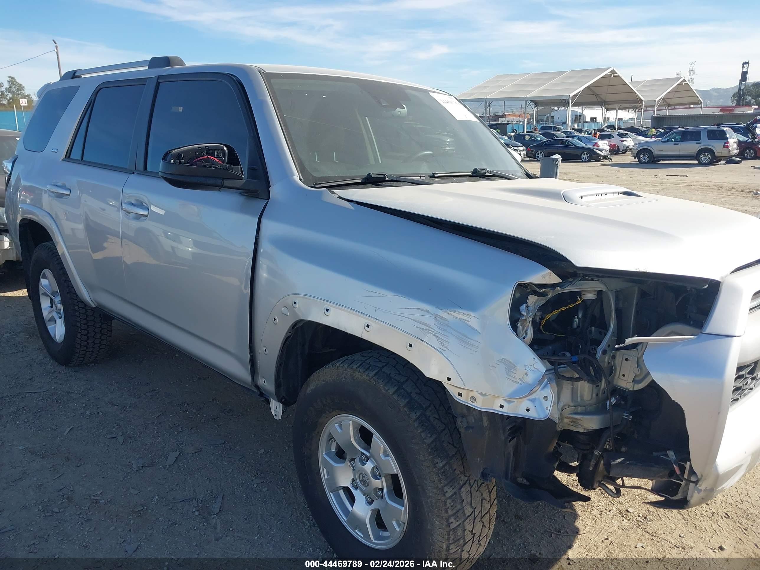 TOYOTA 4RUNNER image 6