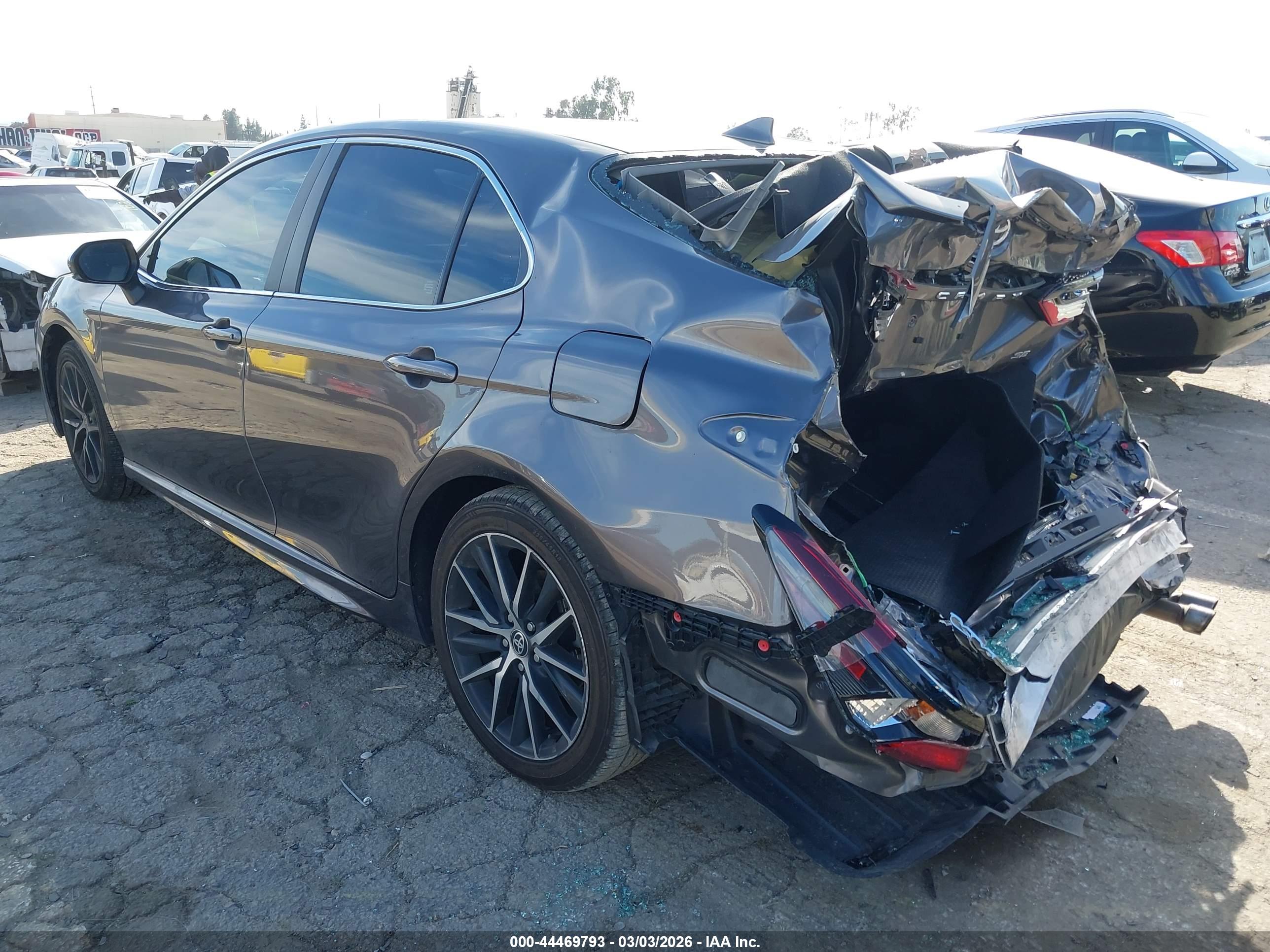 TOYOTA CAMRY image 3
