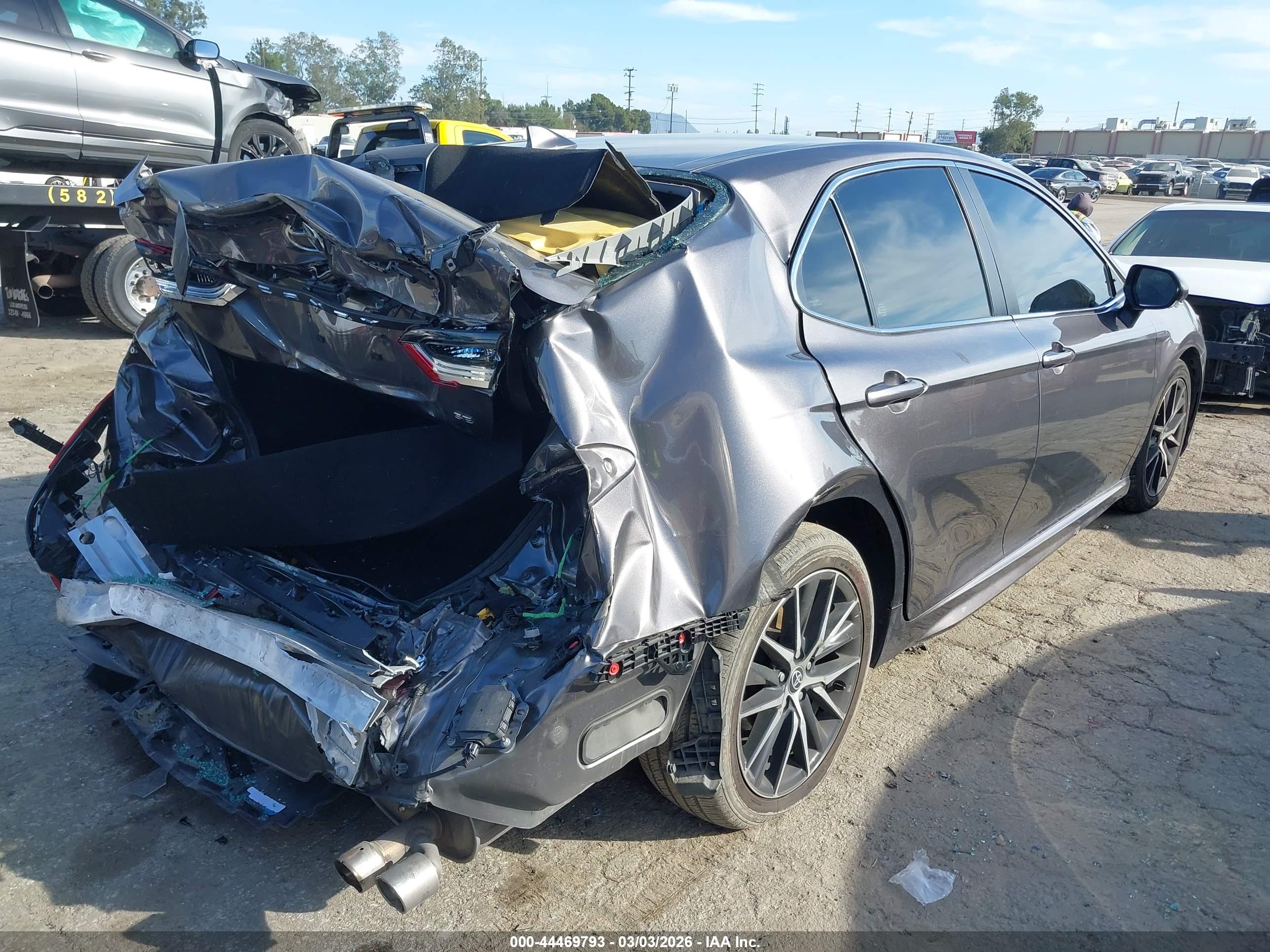 TOYOTA CAMRY image 4
