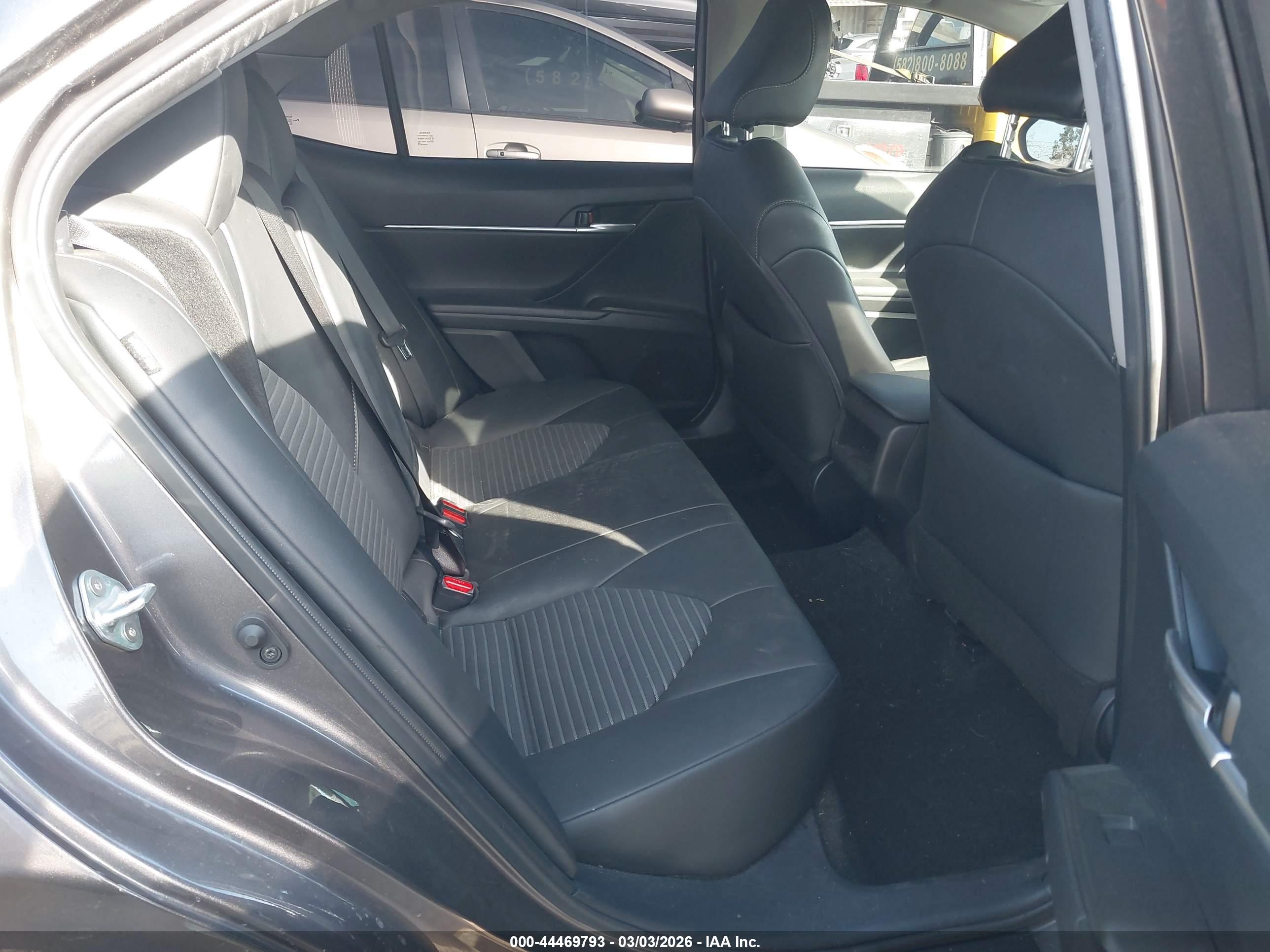TOYOTA CAMRY image 8