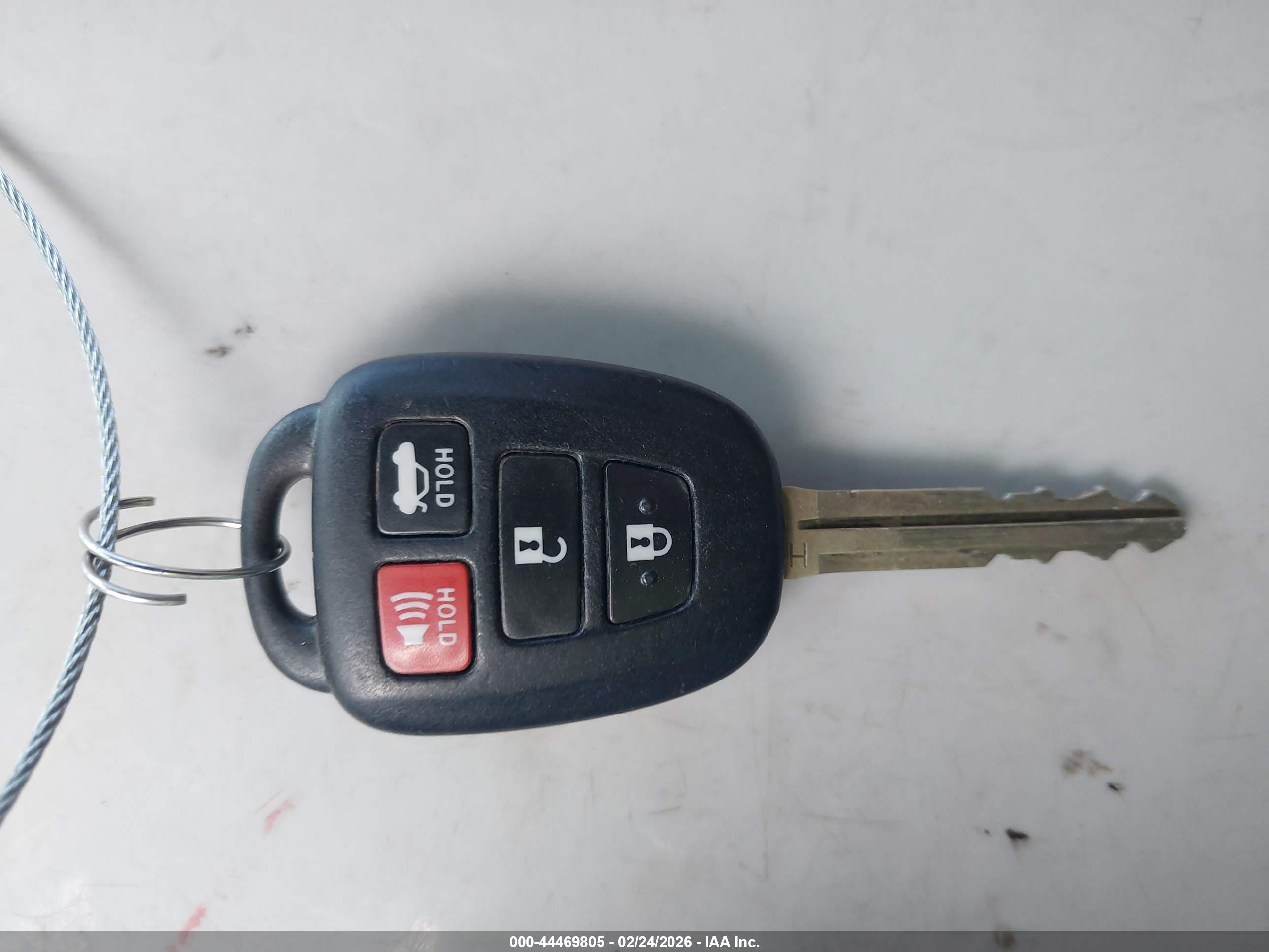 TOYOTA CAMRY image 11