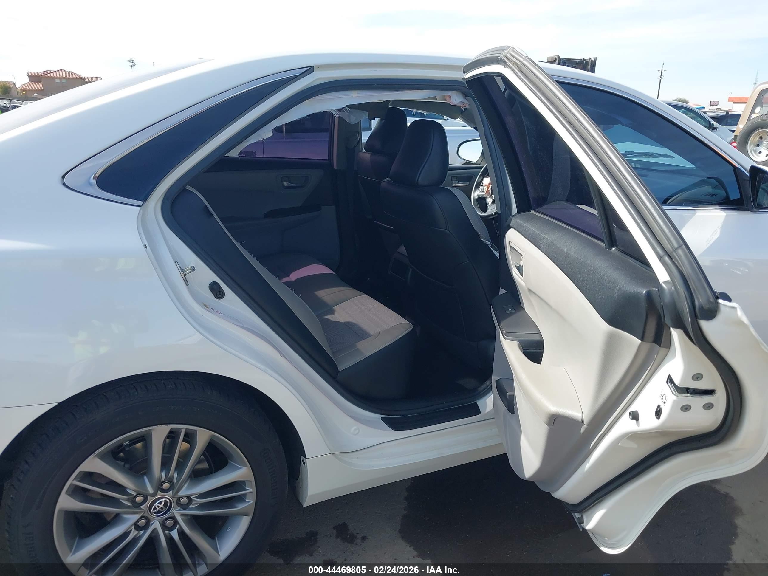 TOYOTA CAMRY image 8