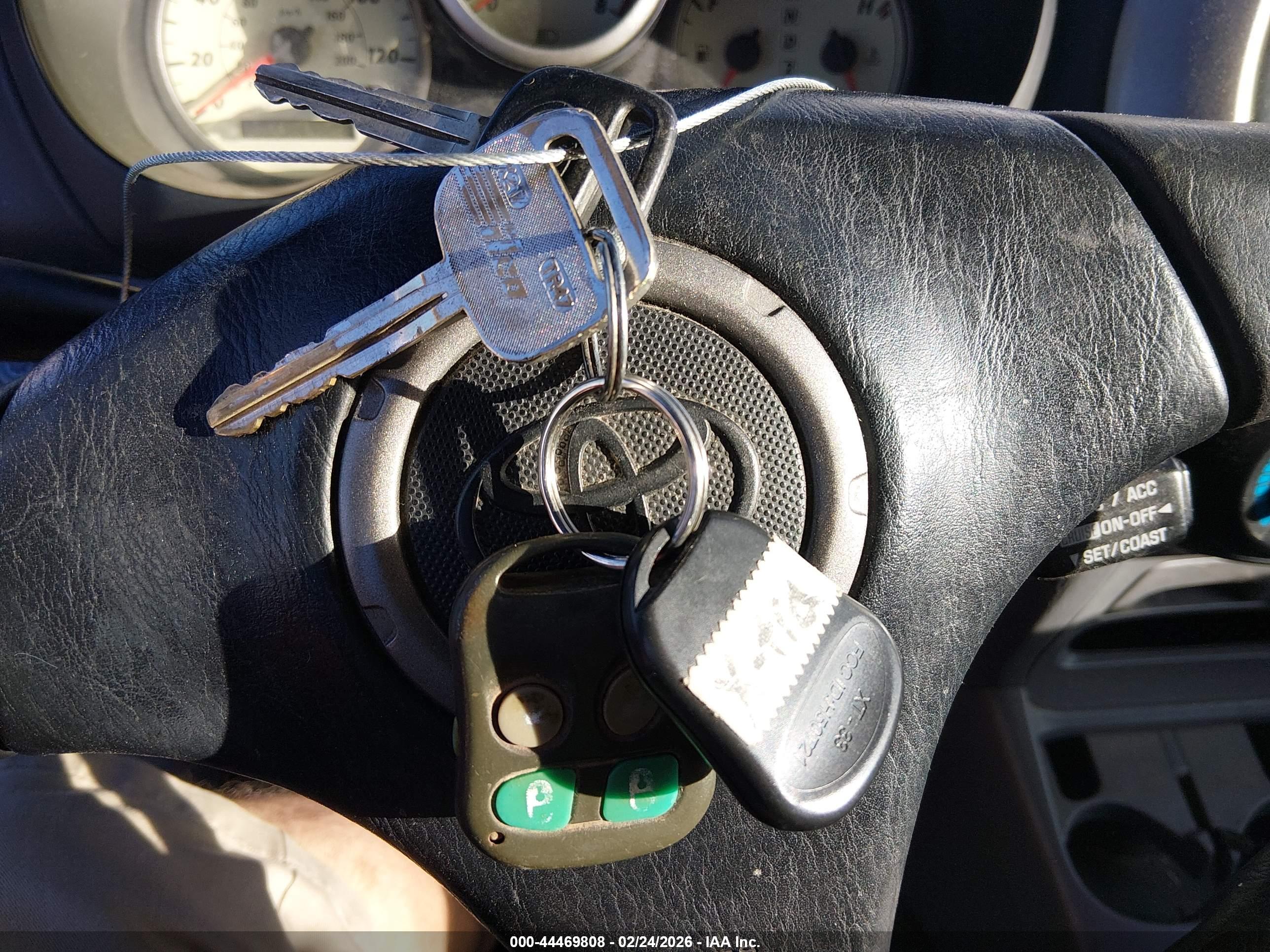 TOYOTA RAV4 image 11