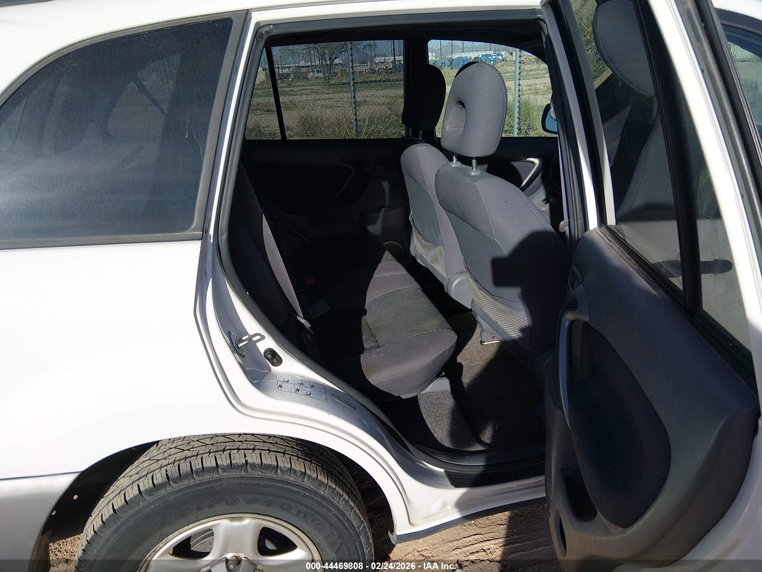 TOYOTA RAV4 image 8