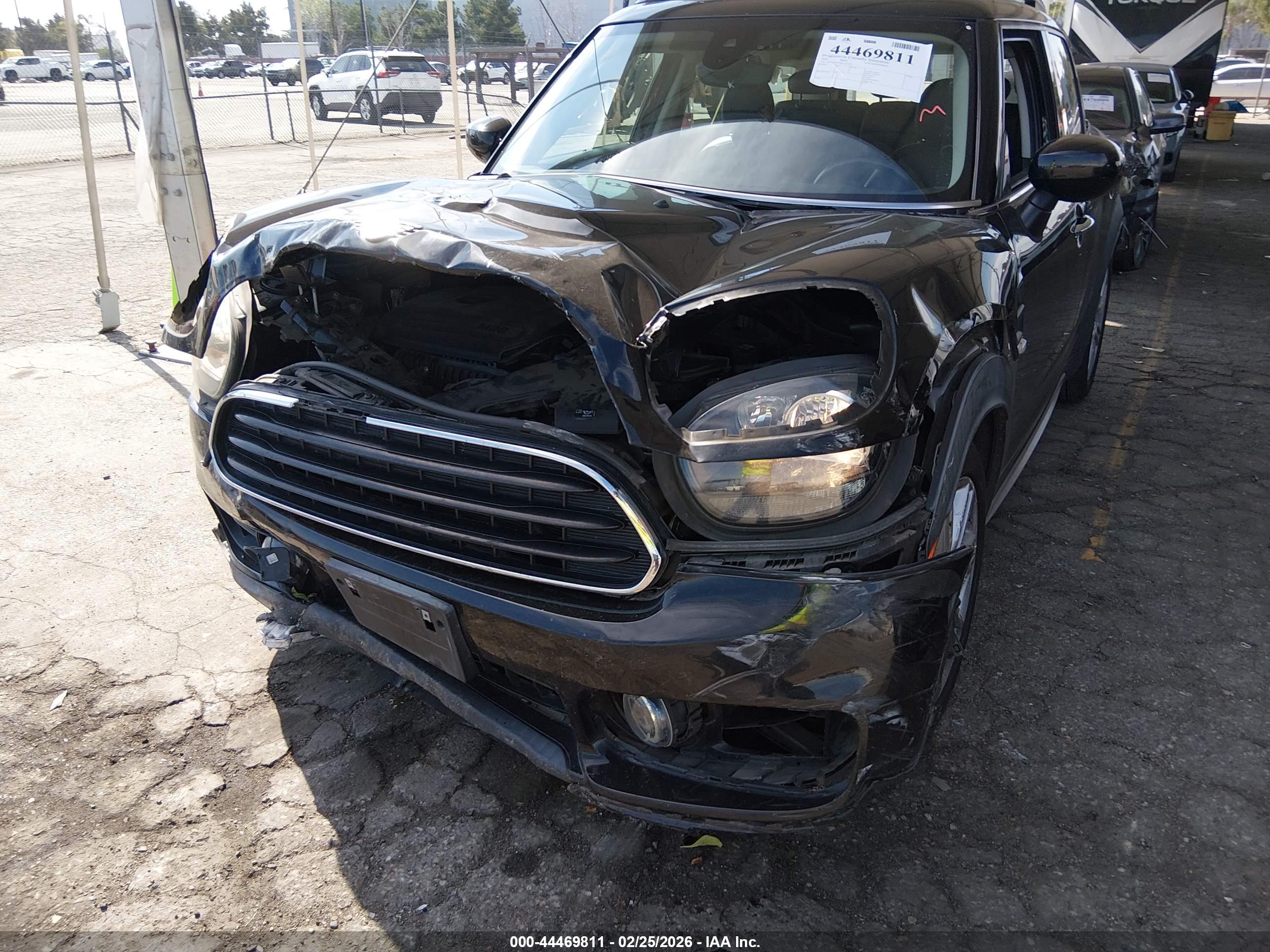 MINI COUNTRYMAN image 6