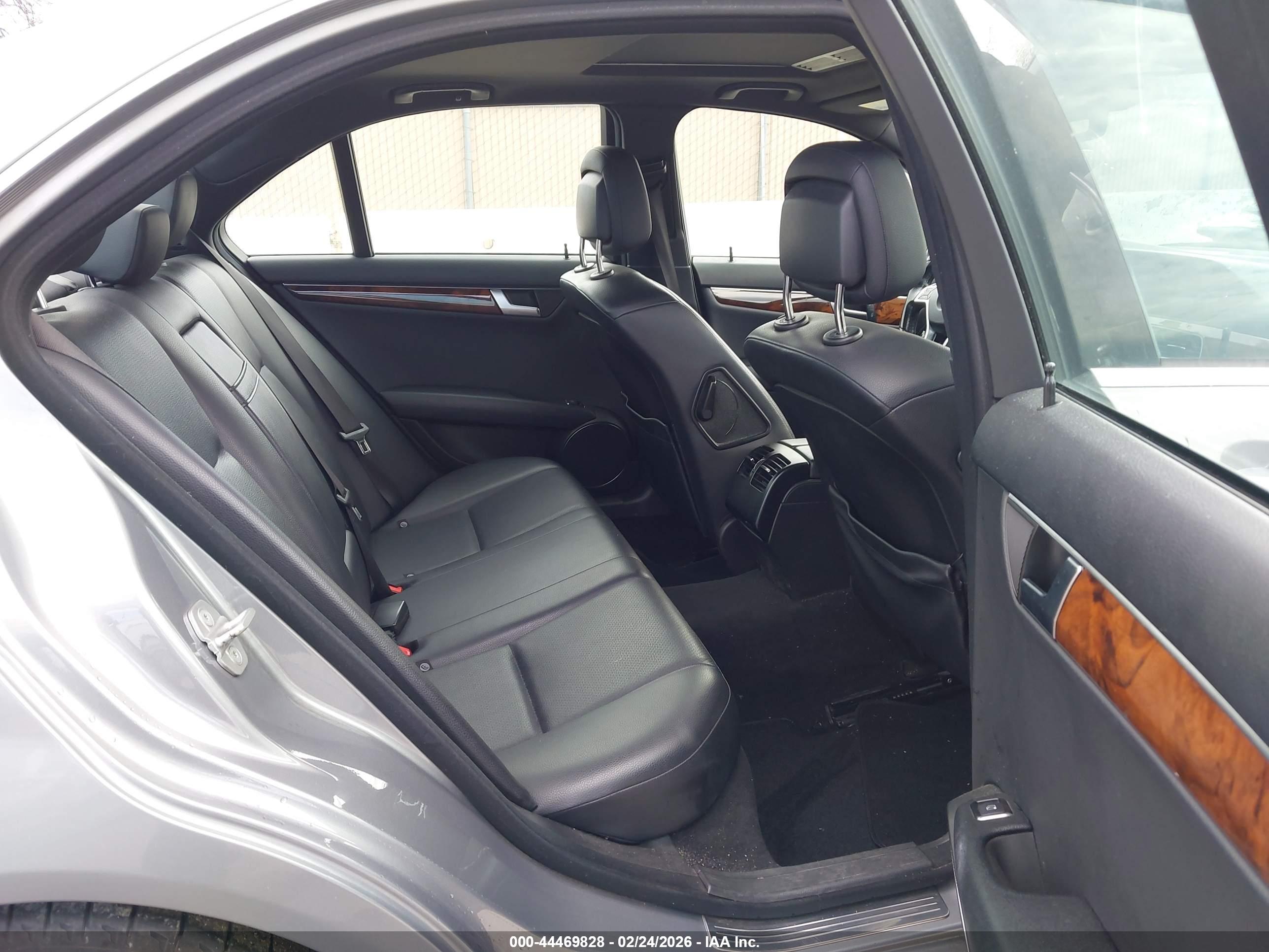 MERCEDES-BENZ C image 8