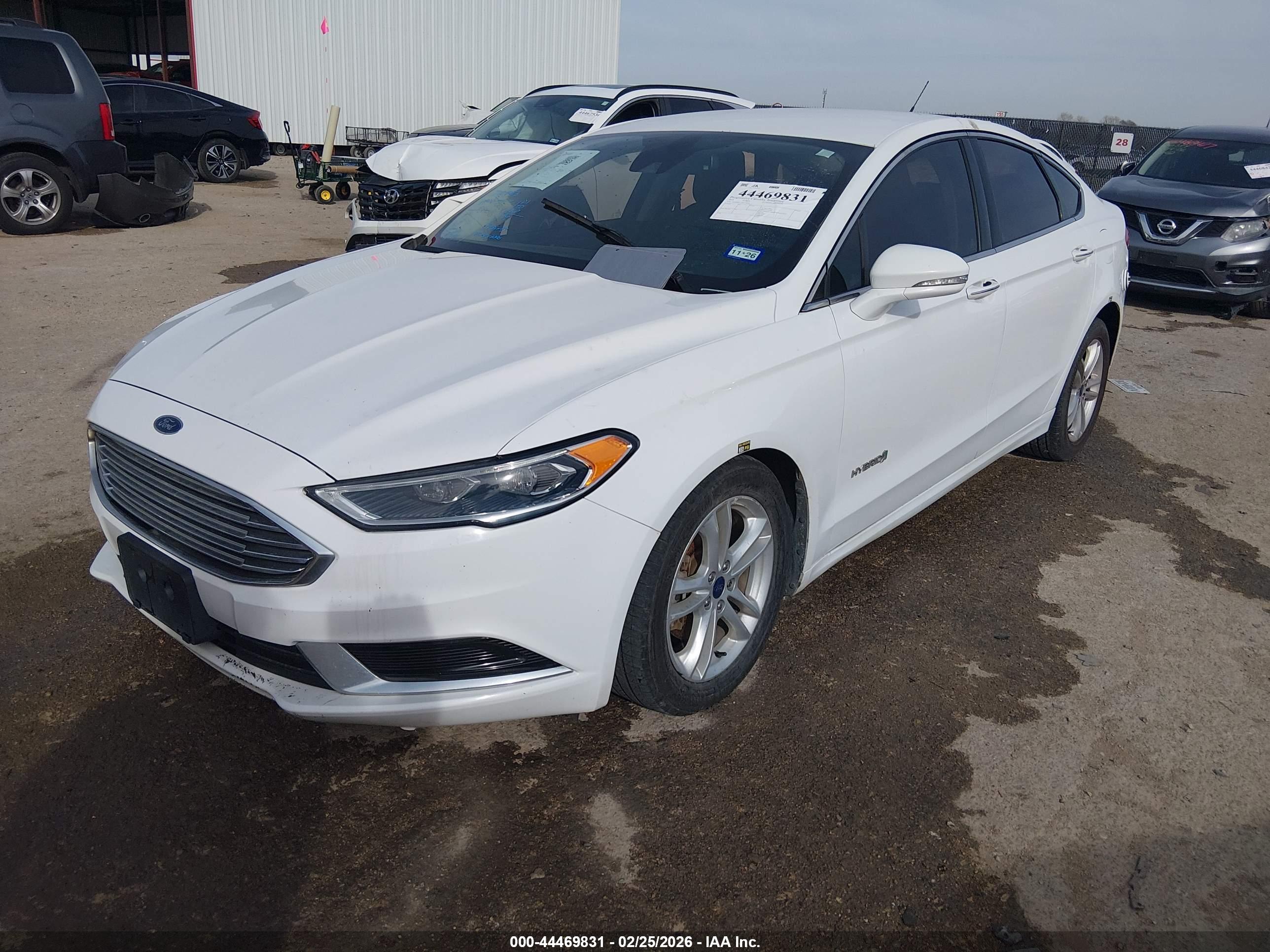 FORD FUSION image 2