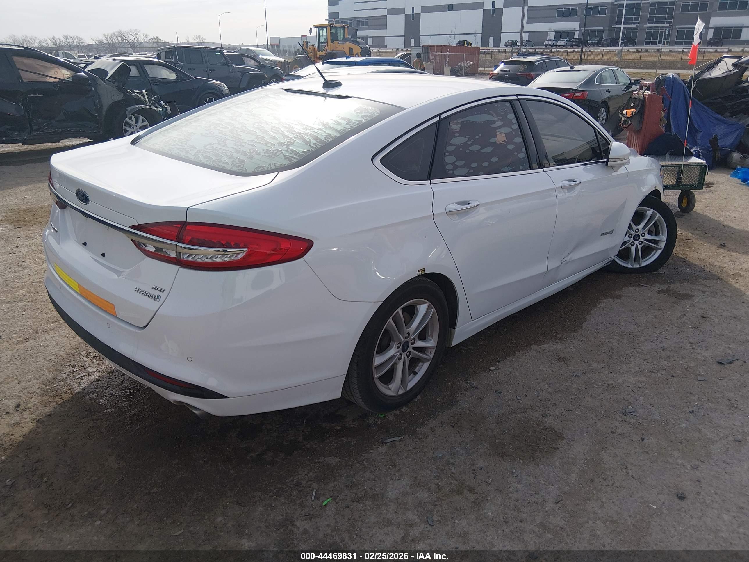 FORD FUSION image 4