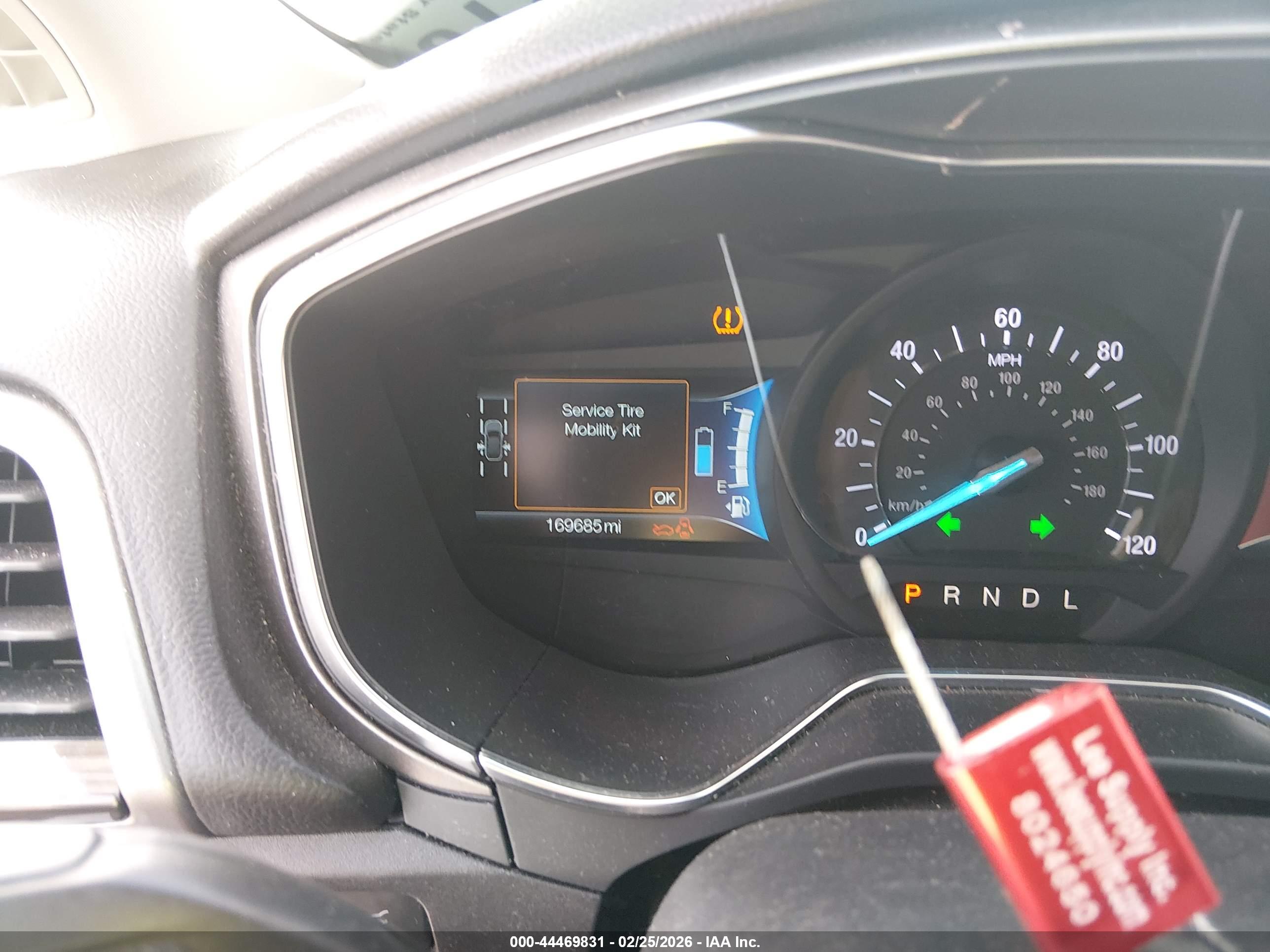 FORD FUSION image 7
