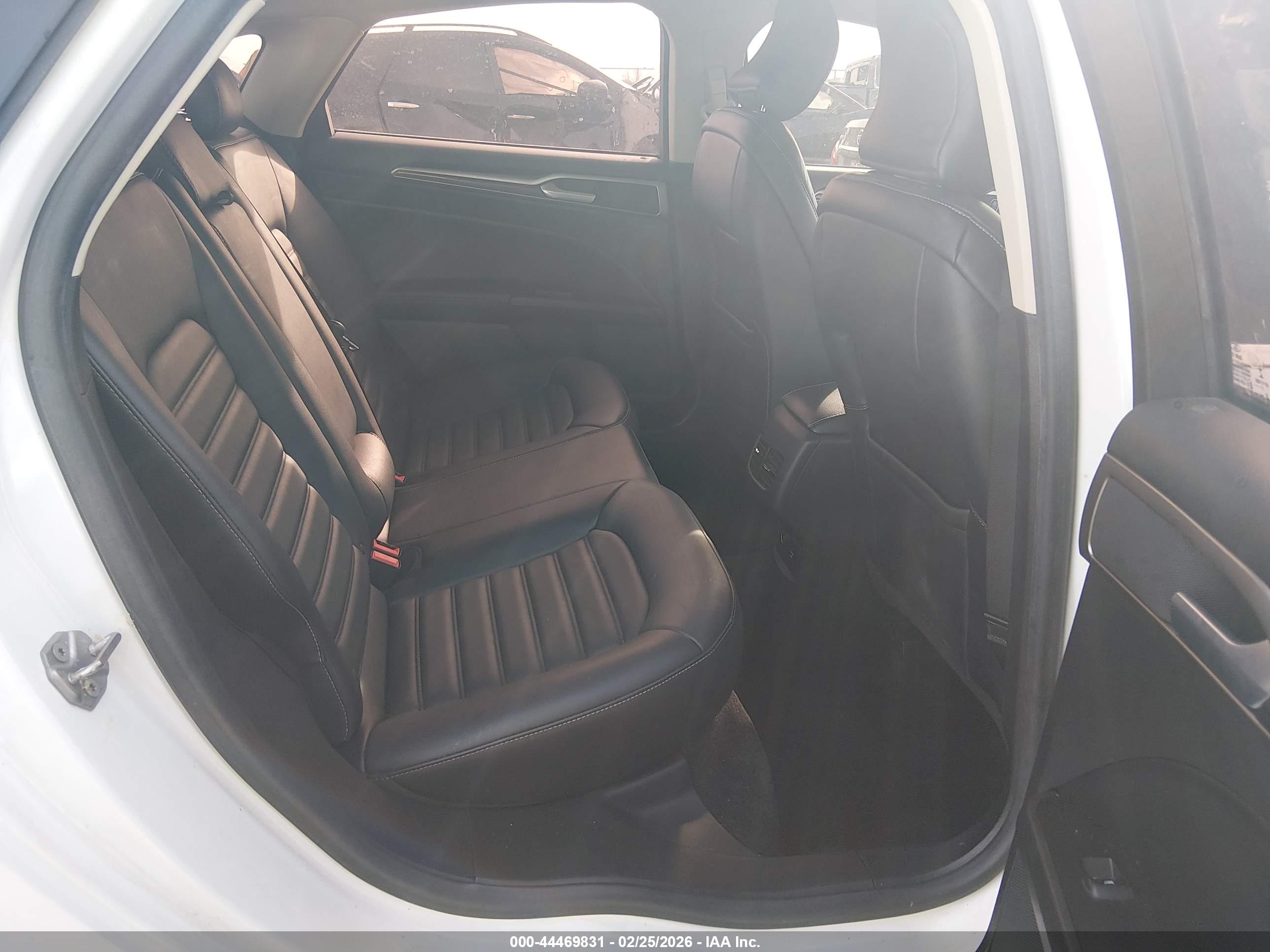 FORD FUSION image 8