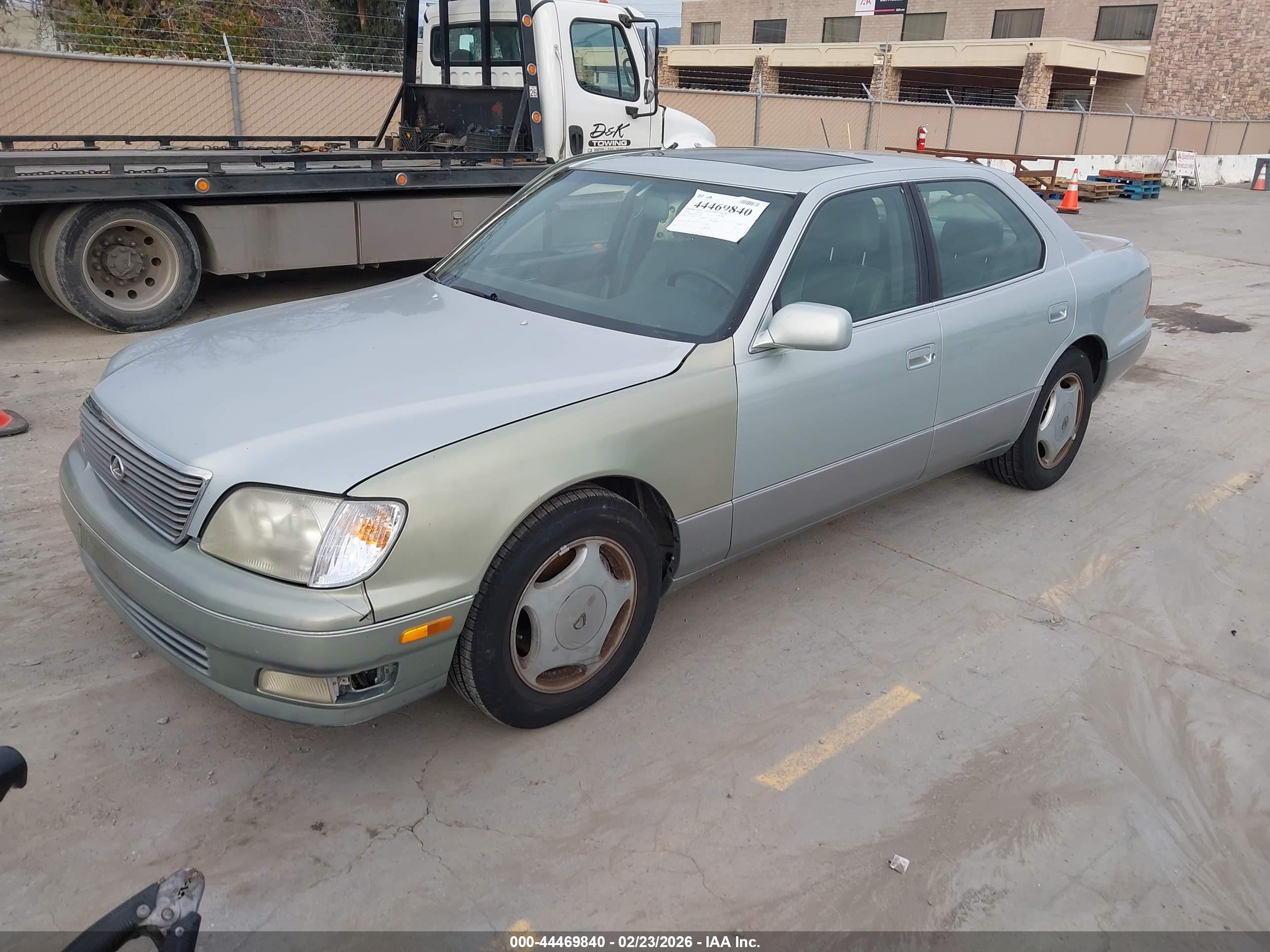 LEXUS LS image 2