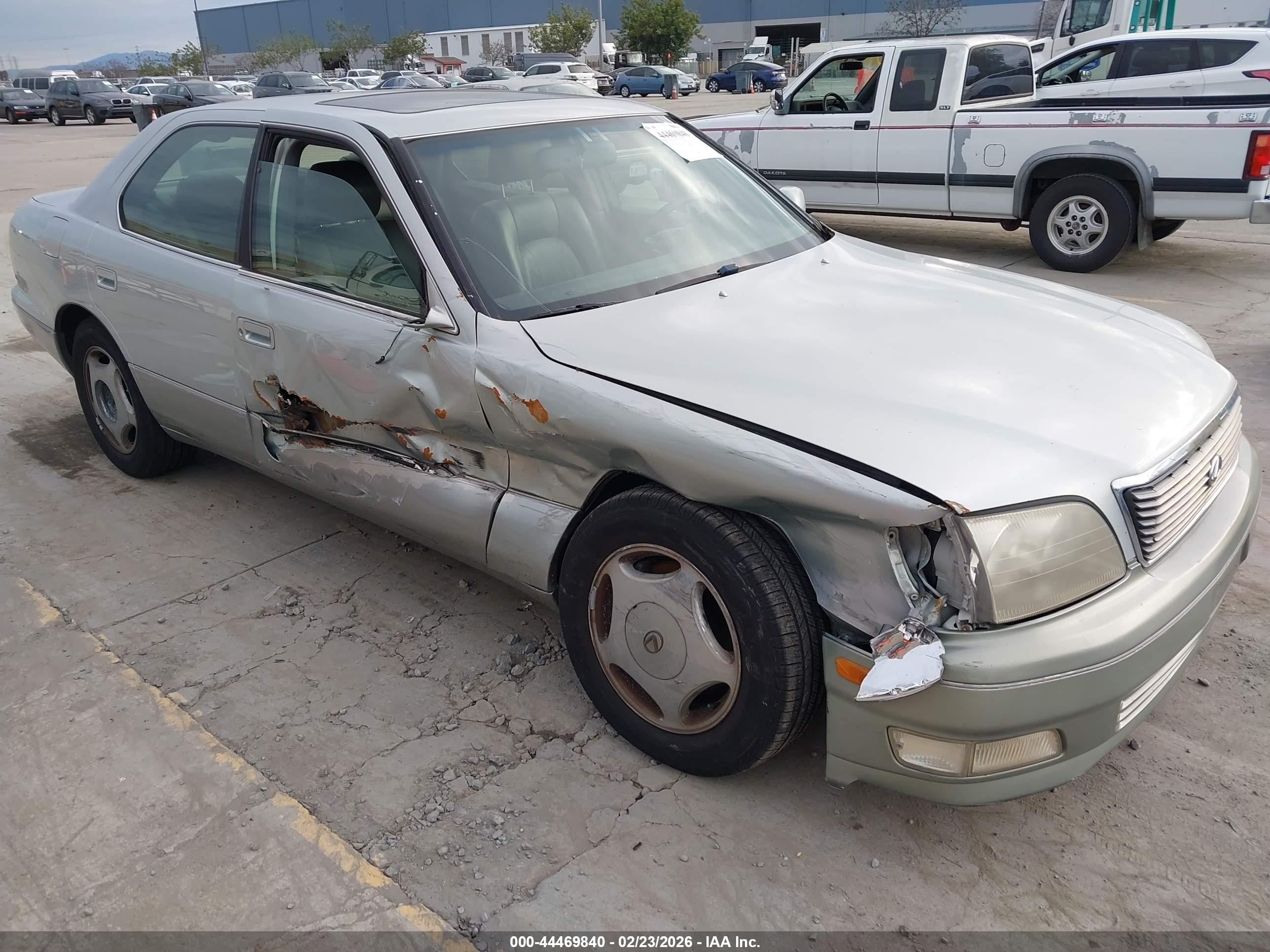 LEXUS LS image 6