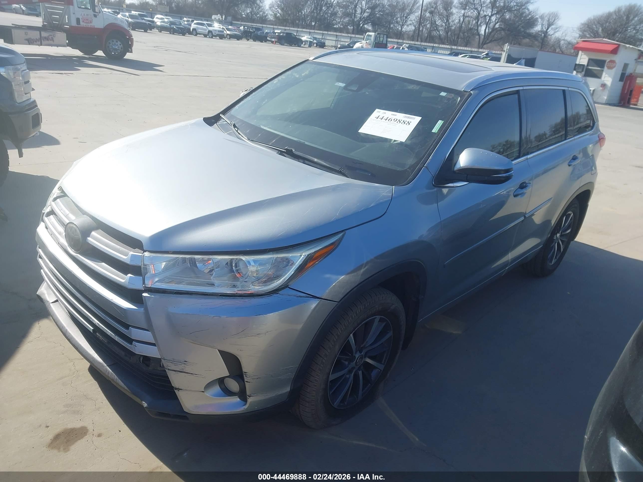 TOYOTA HIGHLANDER image 2