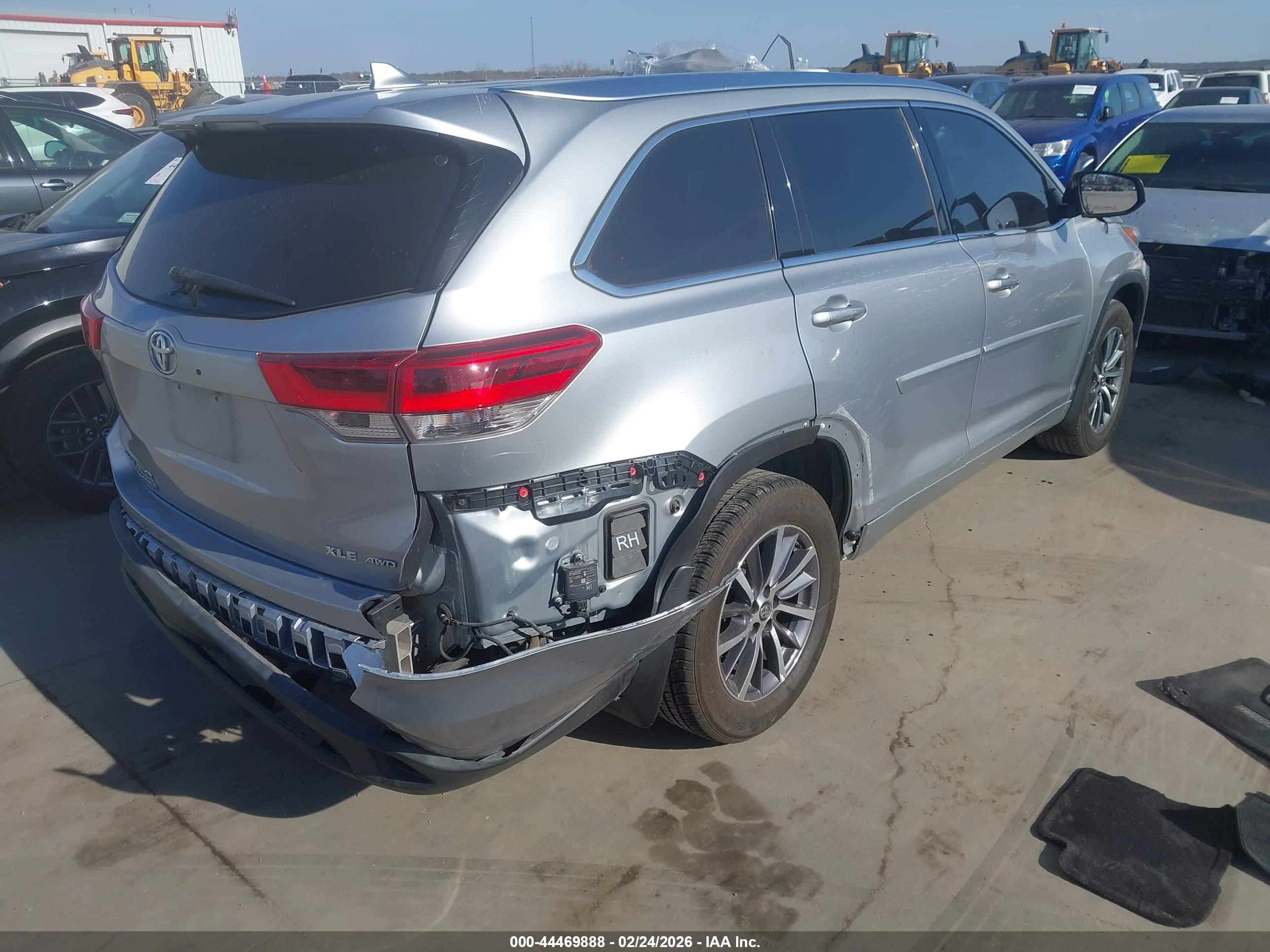 TOYOTA HIGHLANDER image 4