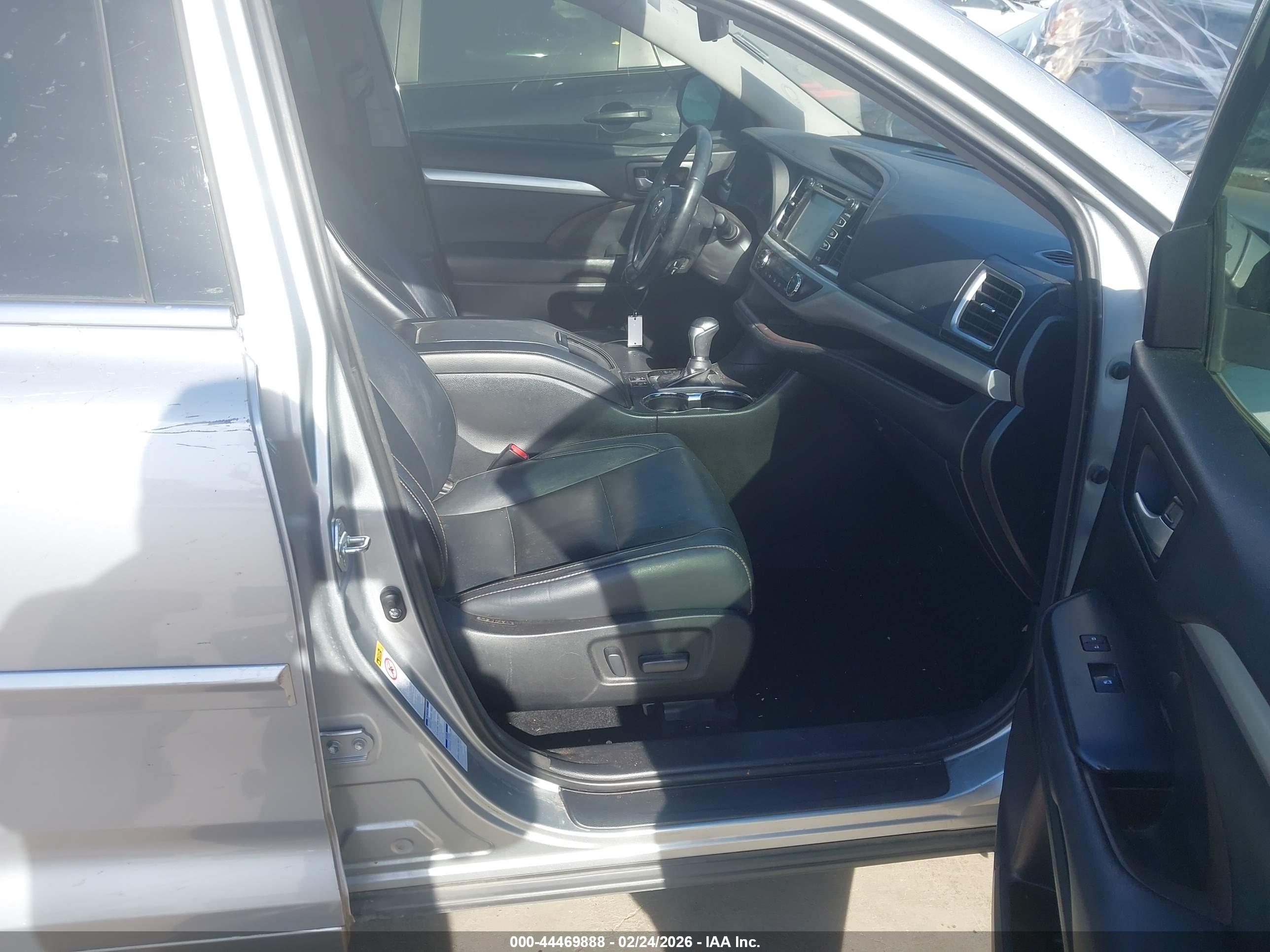 TOYOTA HIGHLANDER image 5