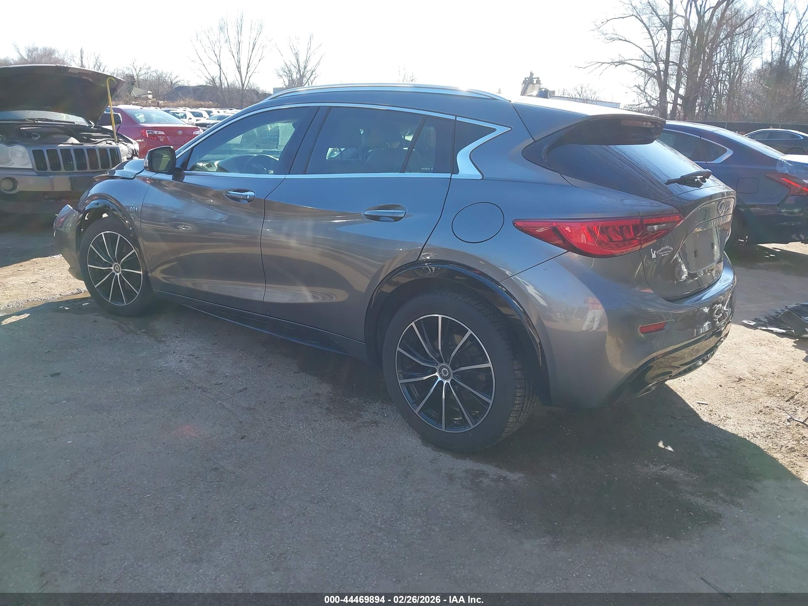 INFINITI QX30 image 3
