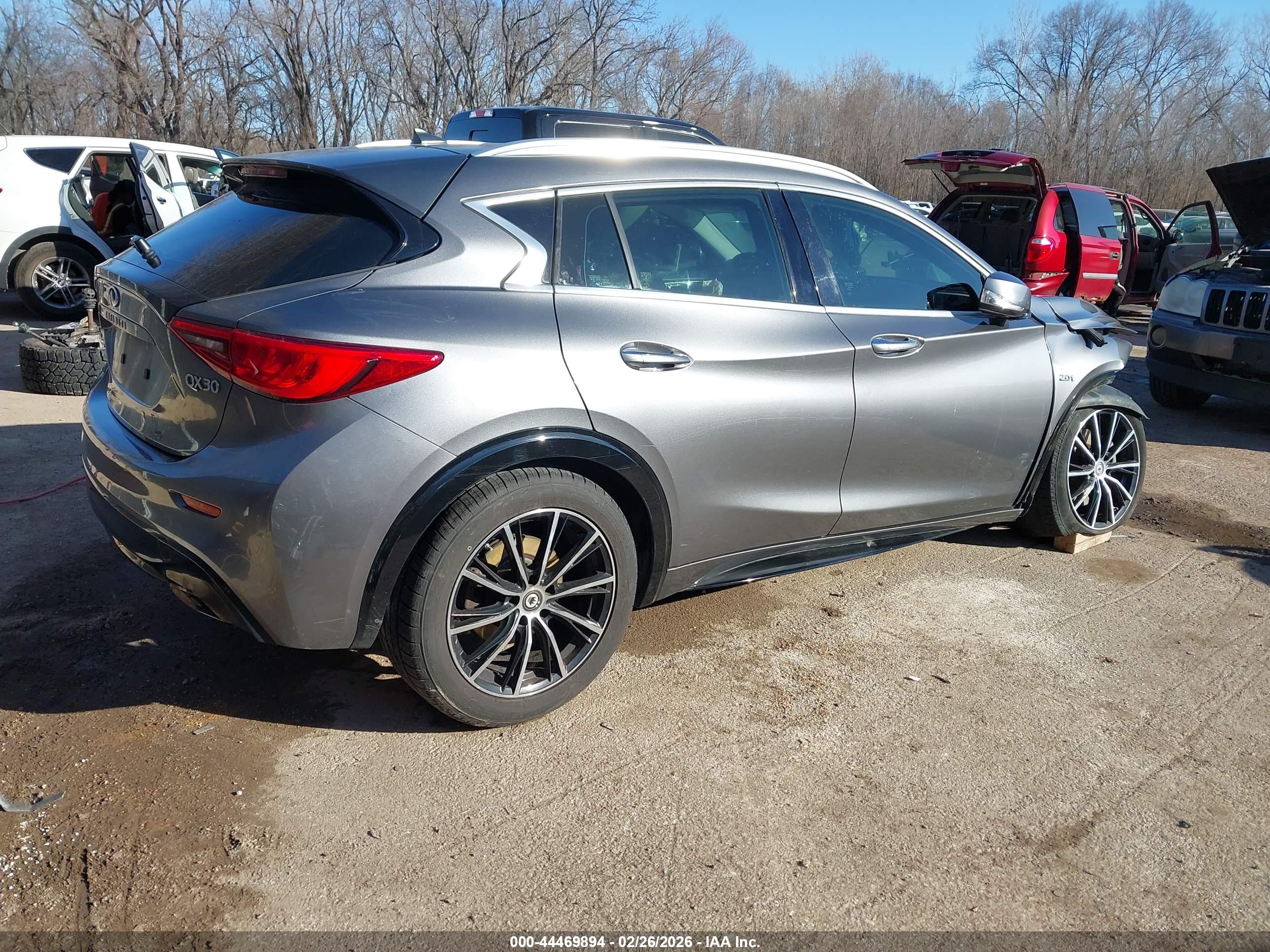 INFINITI QX30 image 4