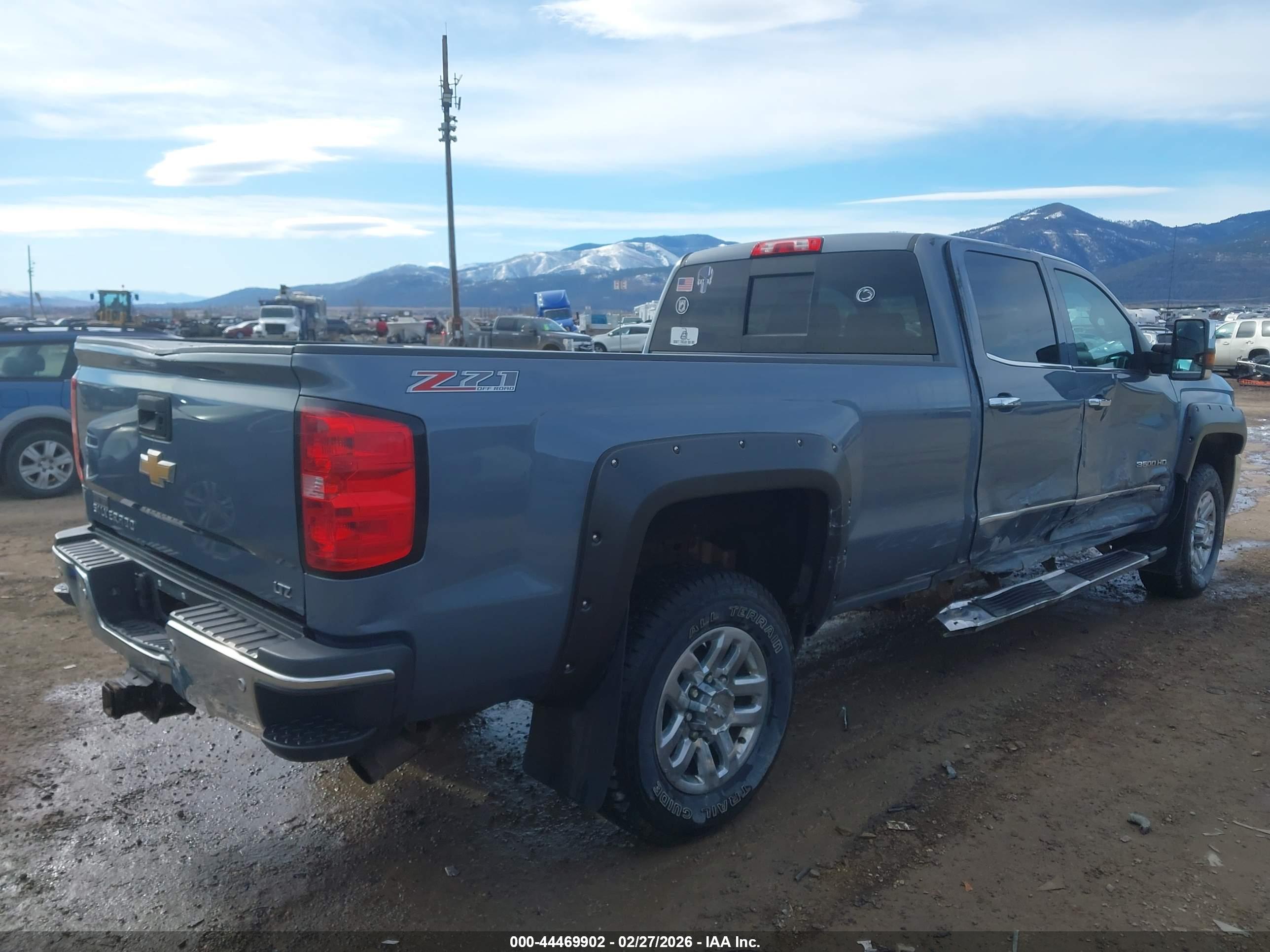 CHEVROLET SILVERADO image 4