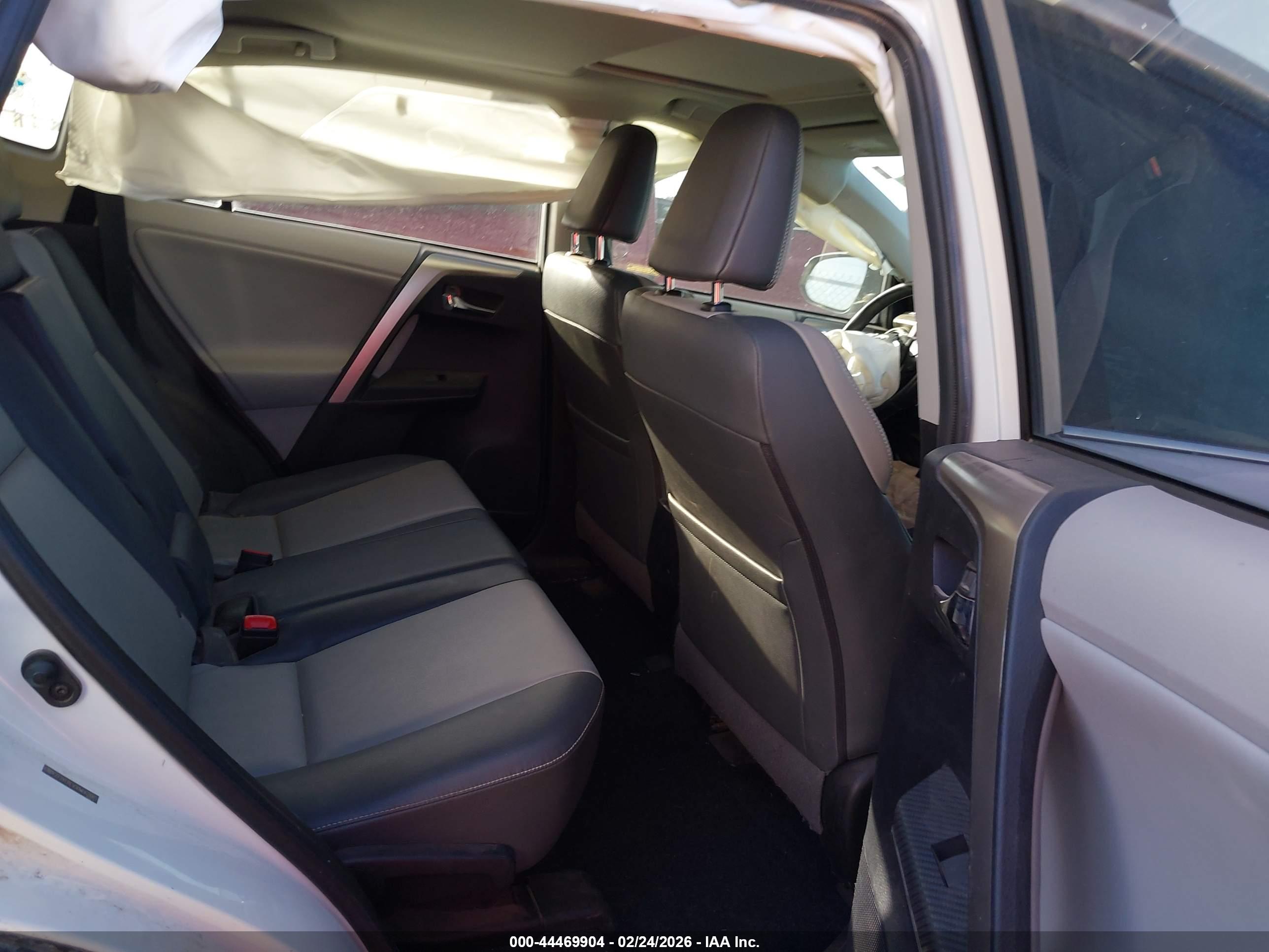 TOYOTA RAV4 image 8
