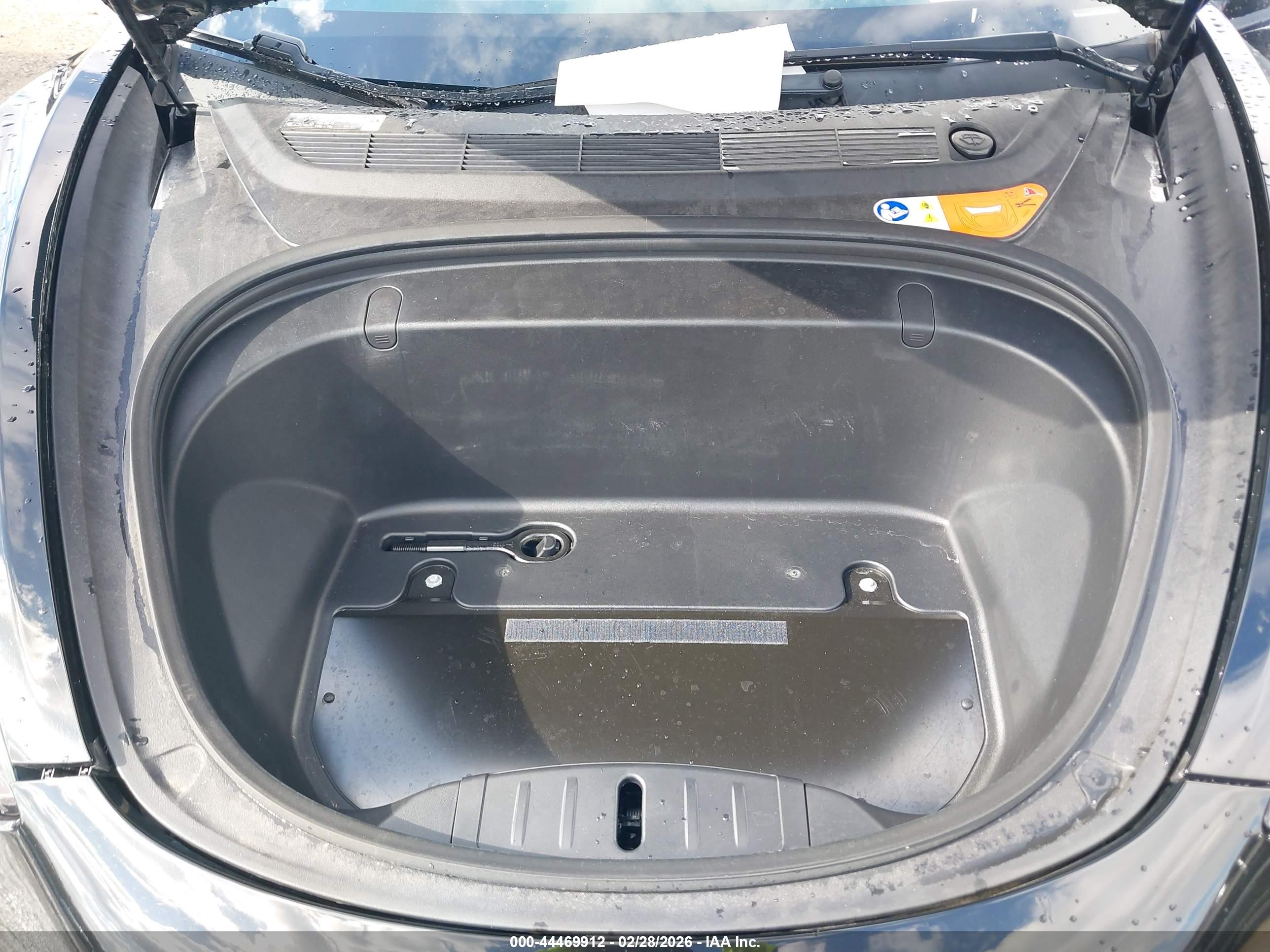 TESLA MODEL image 10