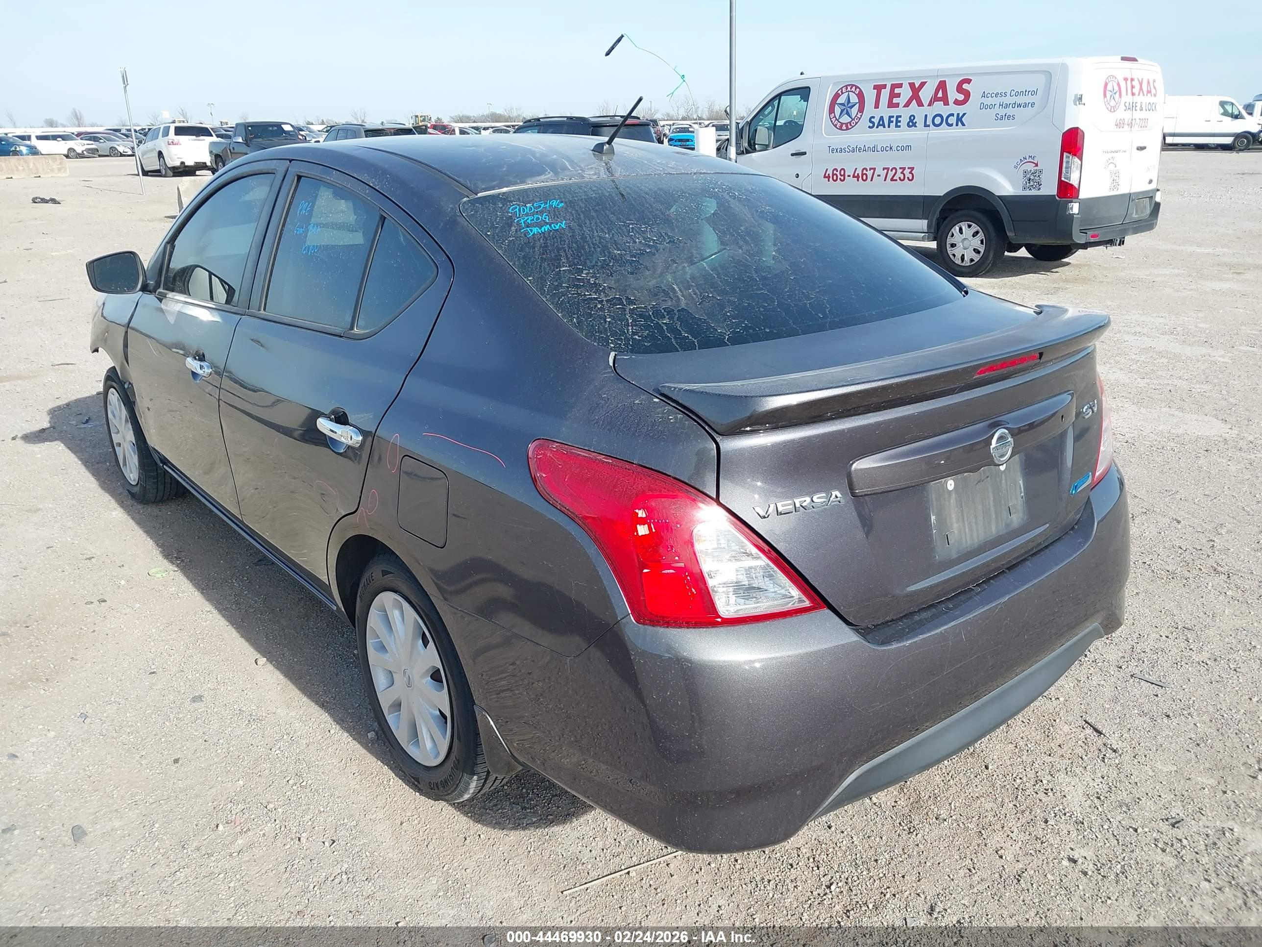 NISSAN VERSA image 3