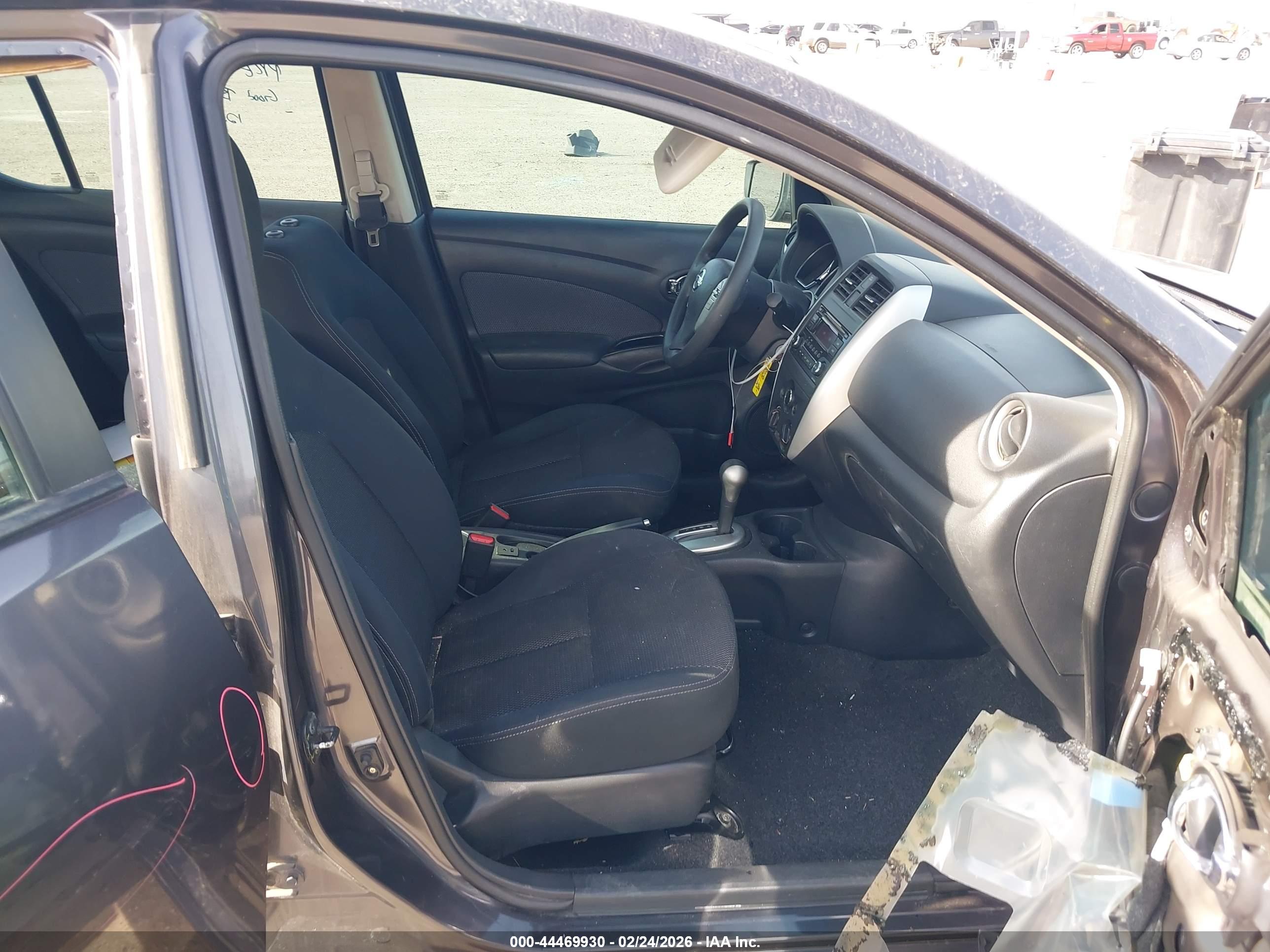 NISSAN VERSA image 5