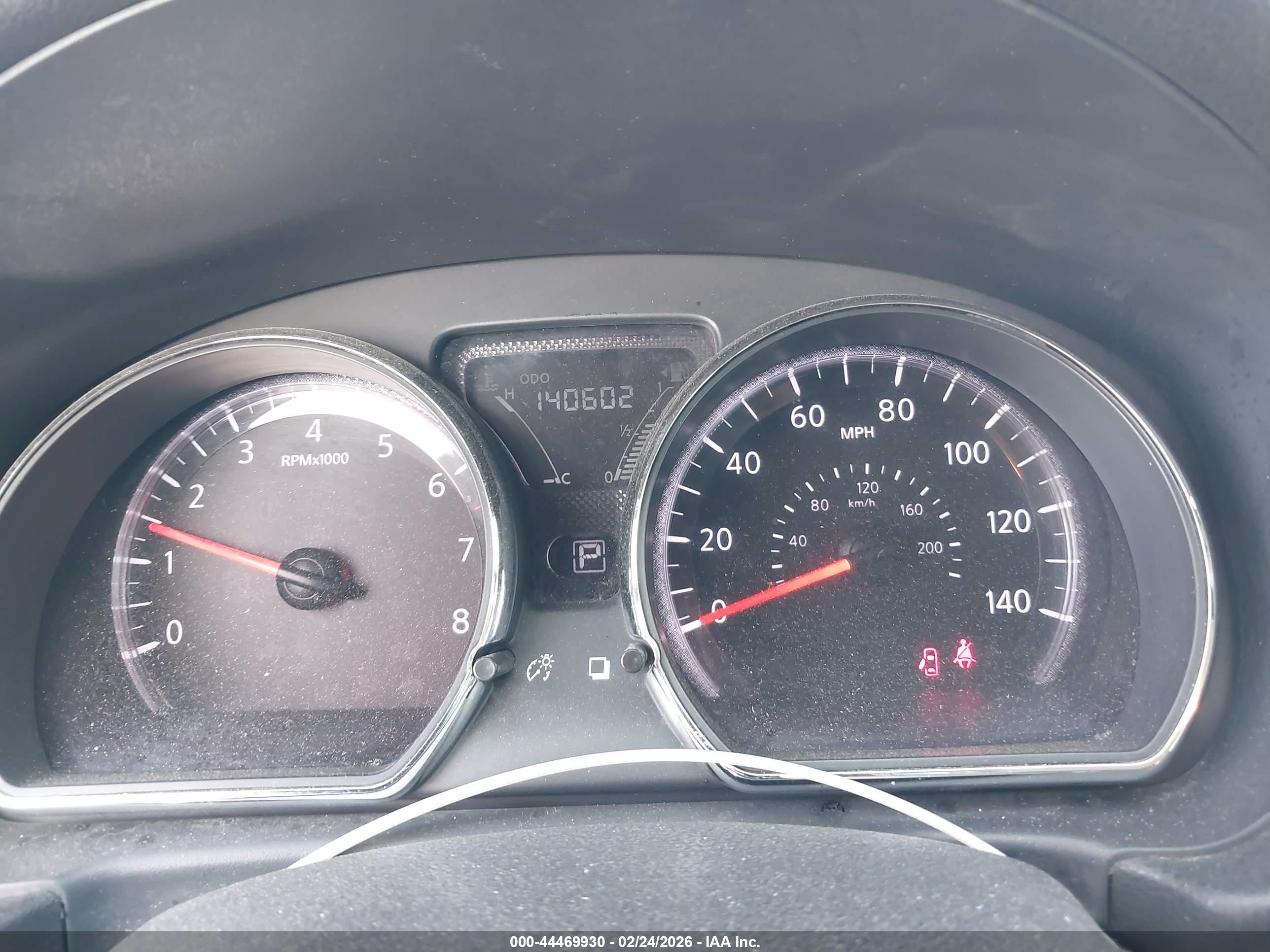 NISSAN VERSA image 7