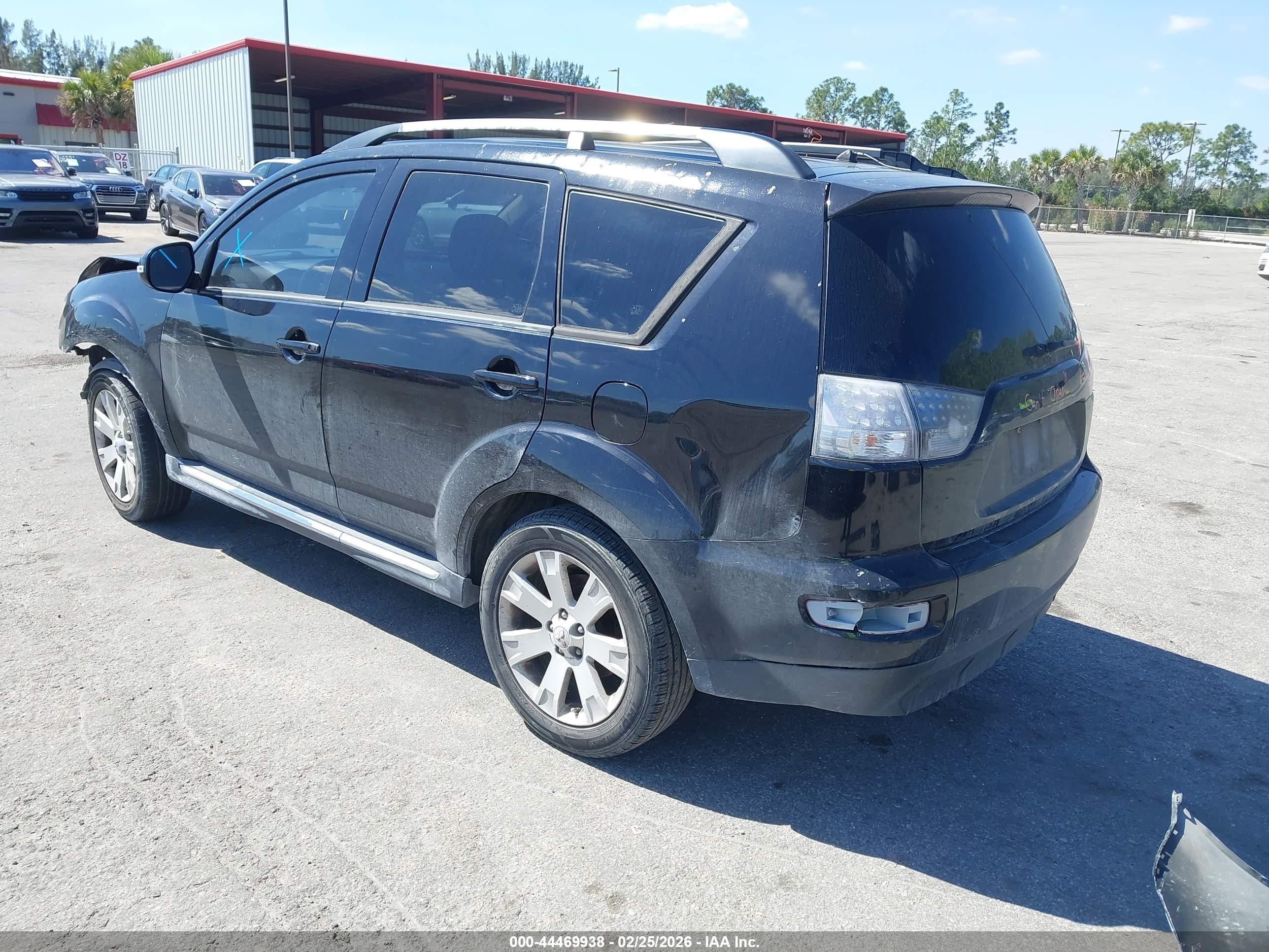 MITSUBISHI OUTLANDER image 3