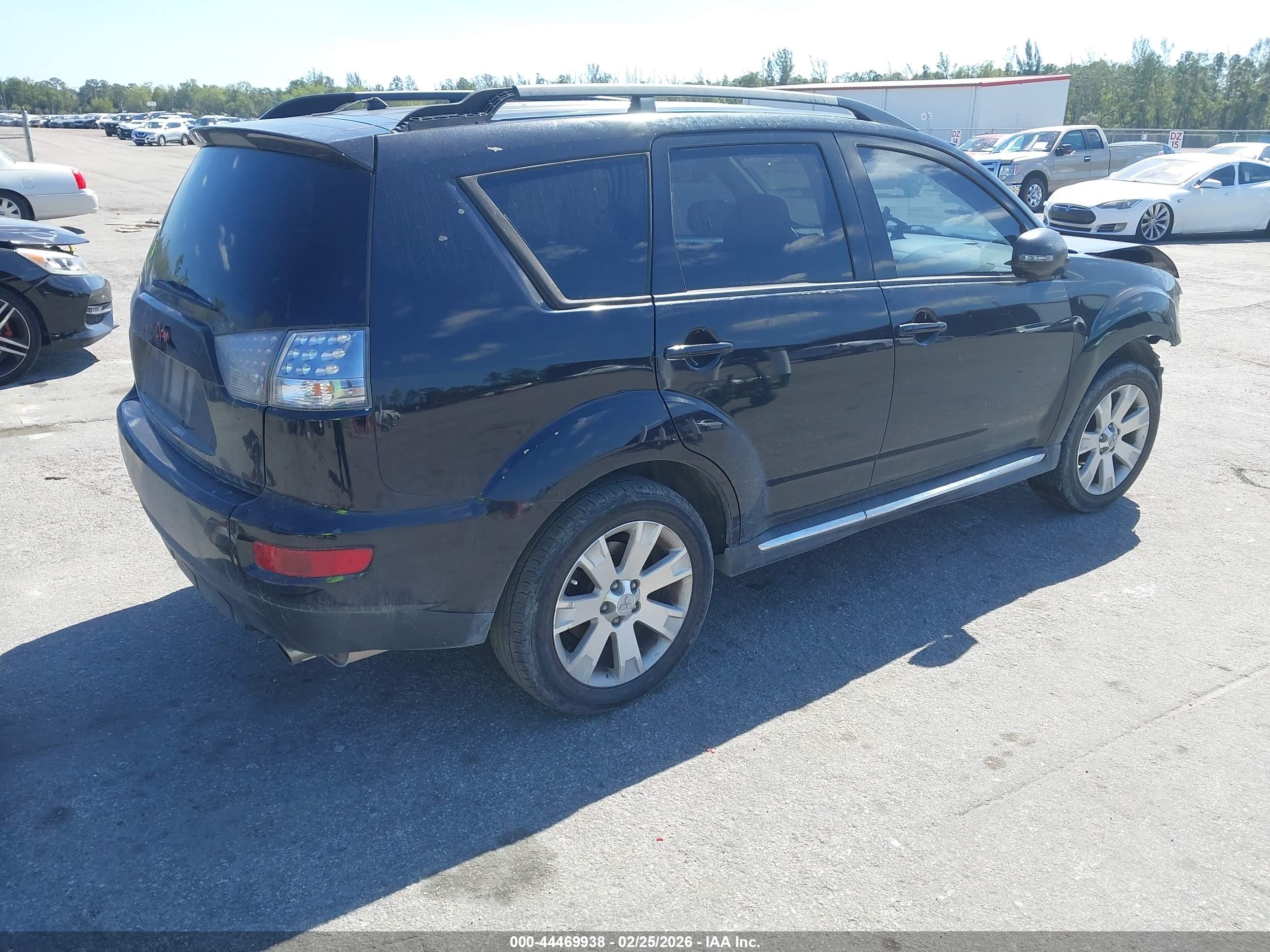 MITSUBISHI OUTLANDER image 4