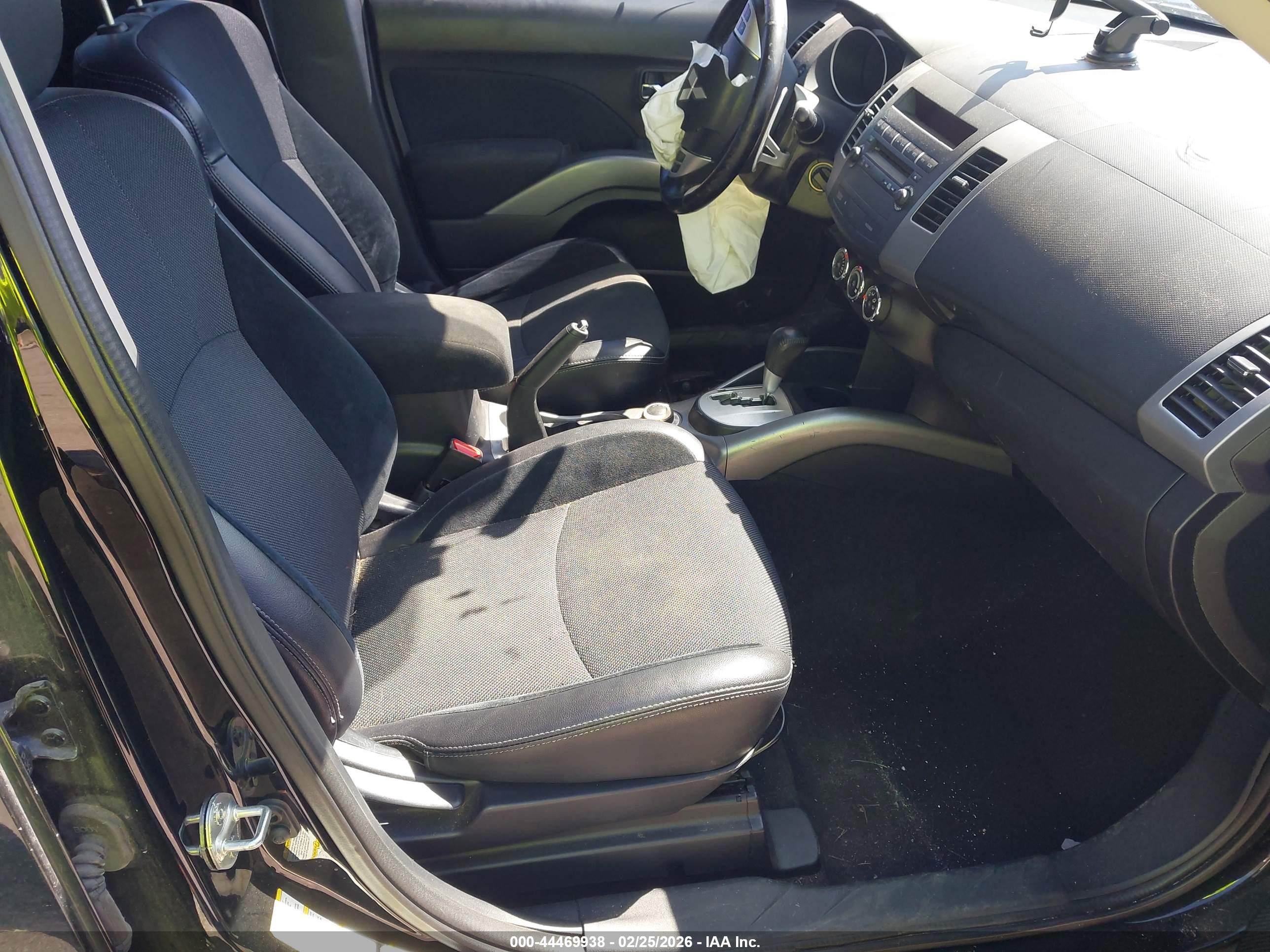 MITSUBISHI OUTLANDER image 5