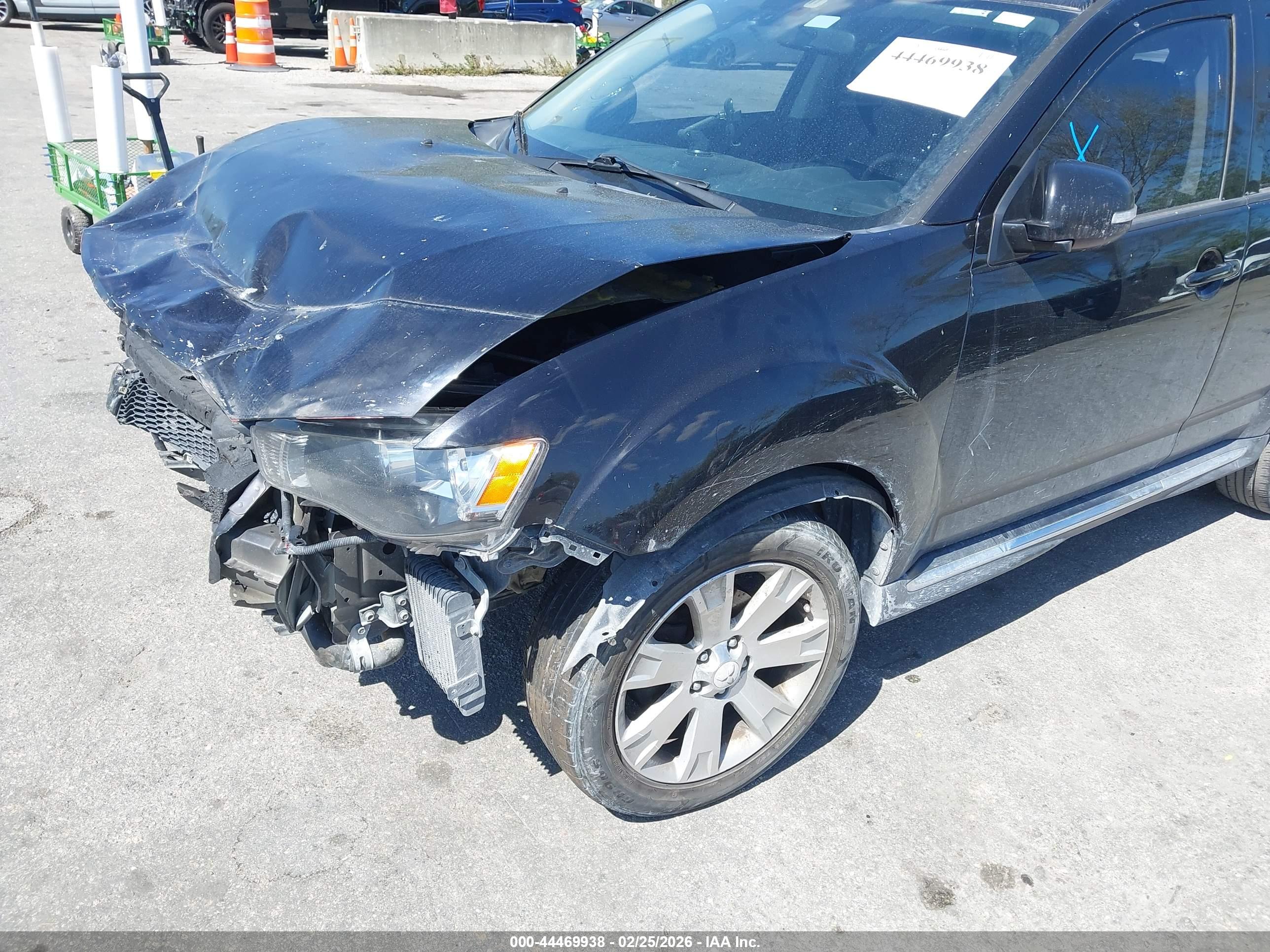 MITSUBISHI OUTLANDER image 6