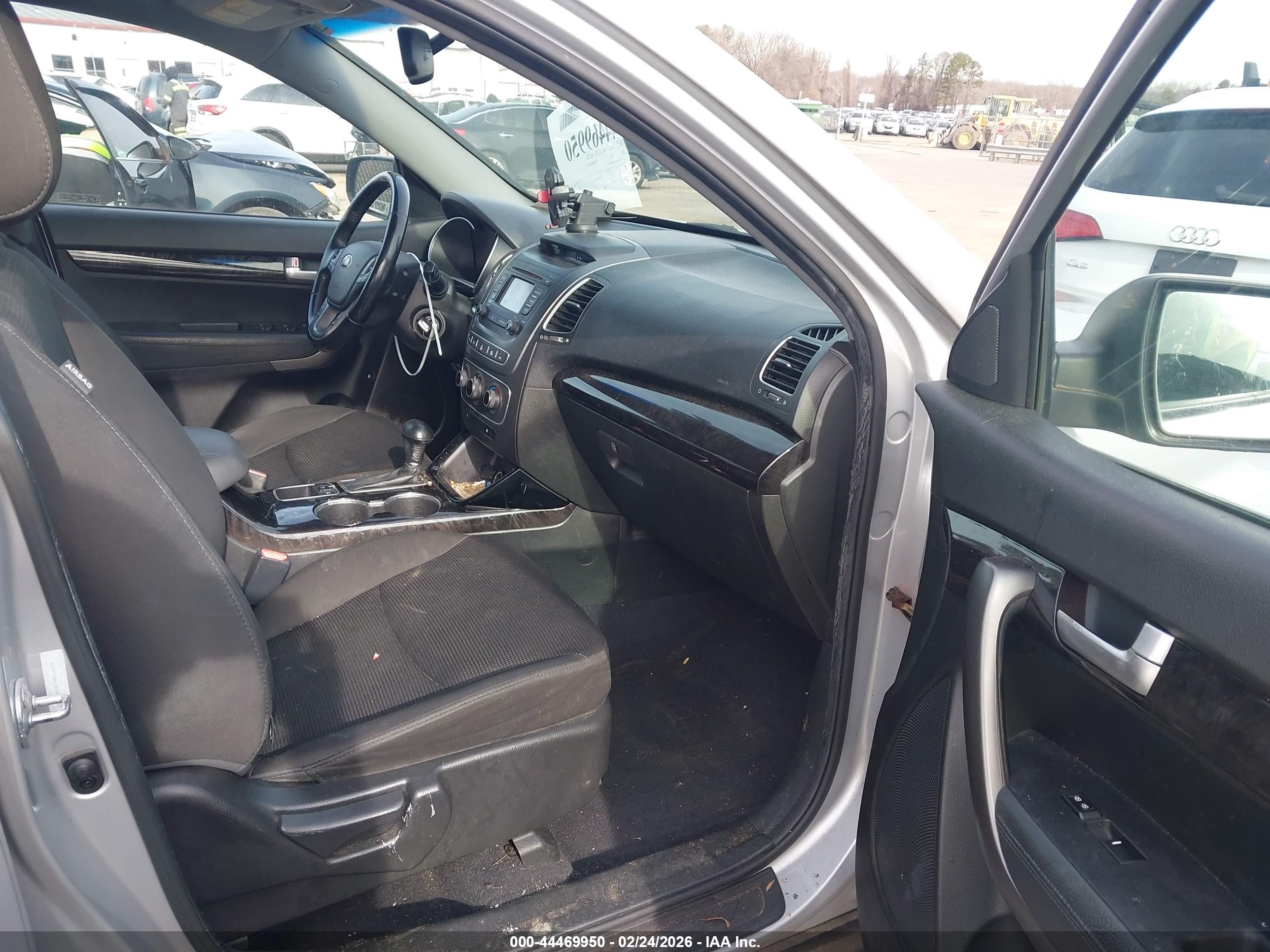 KIA SORENTO image 5