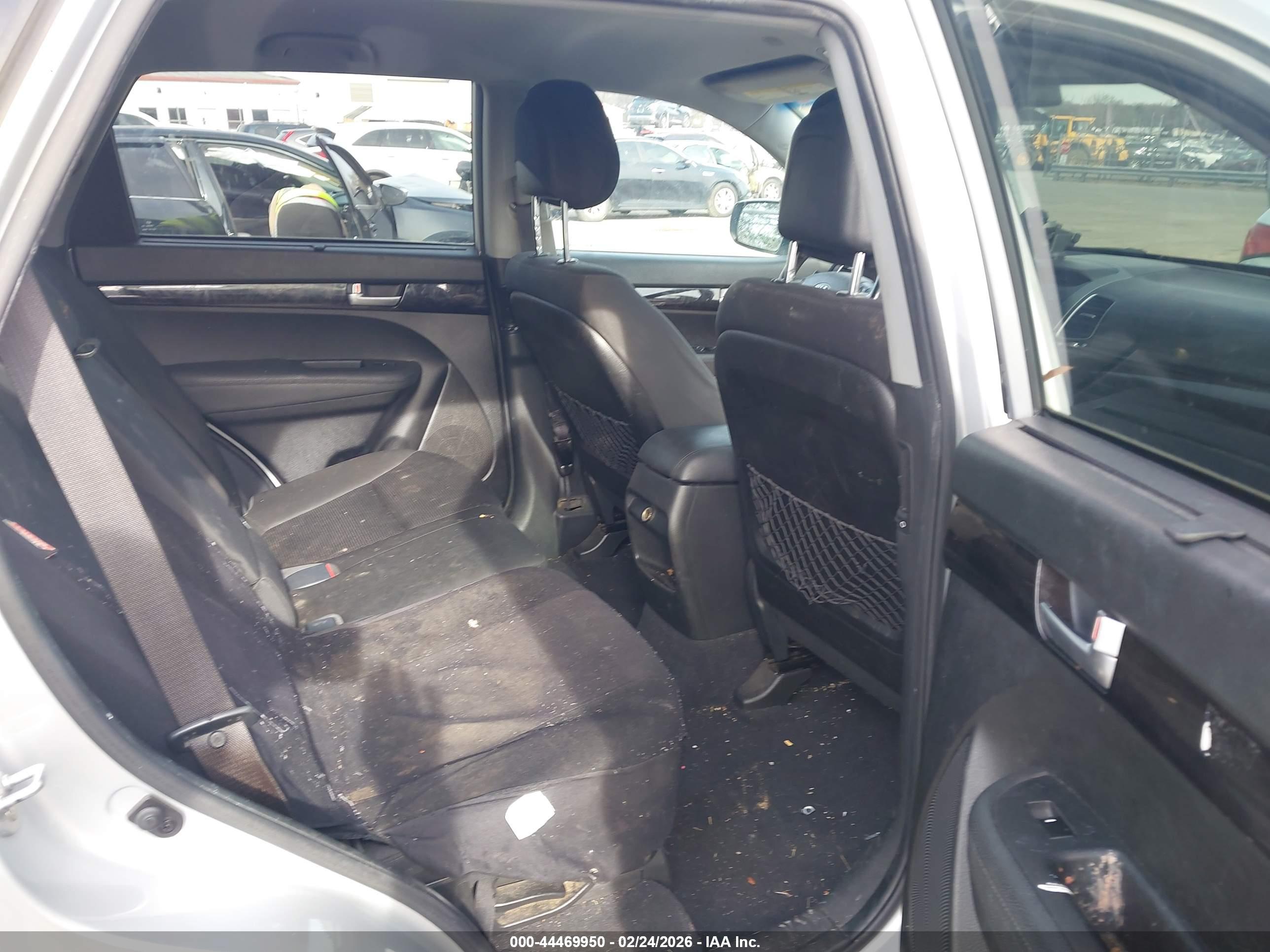 KIA SORENTO image 8