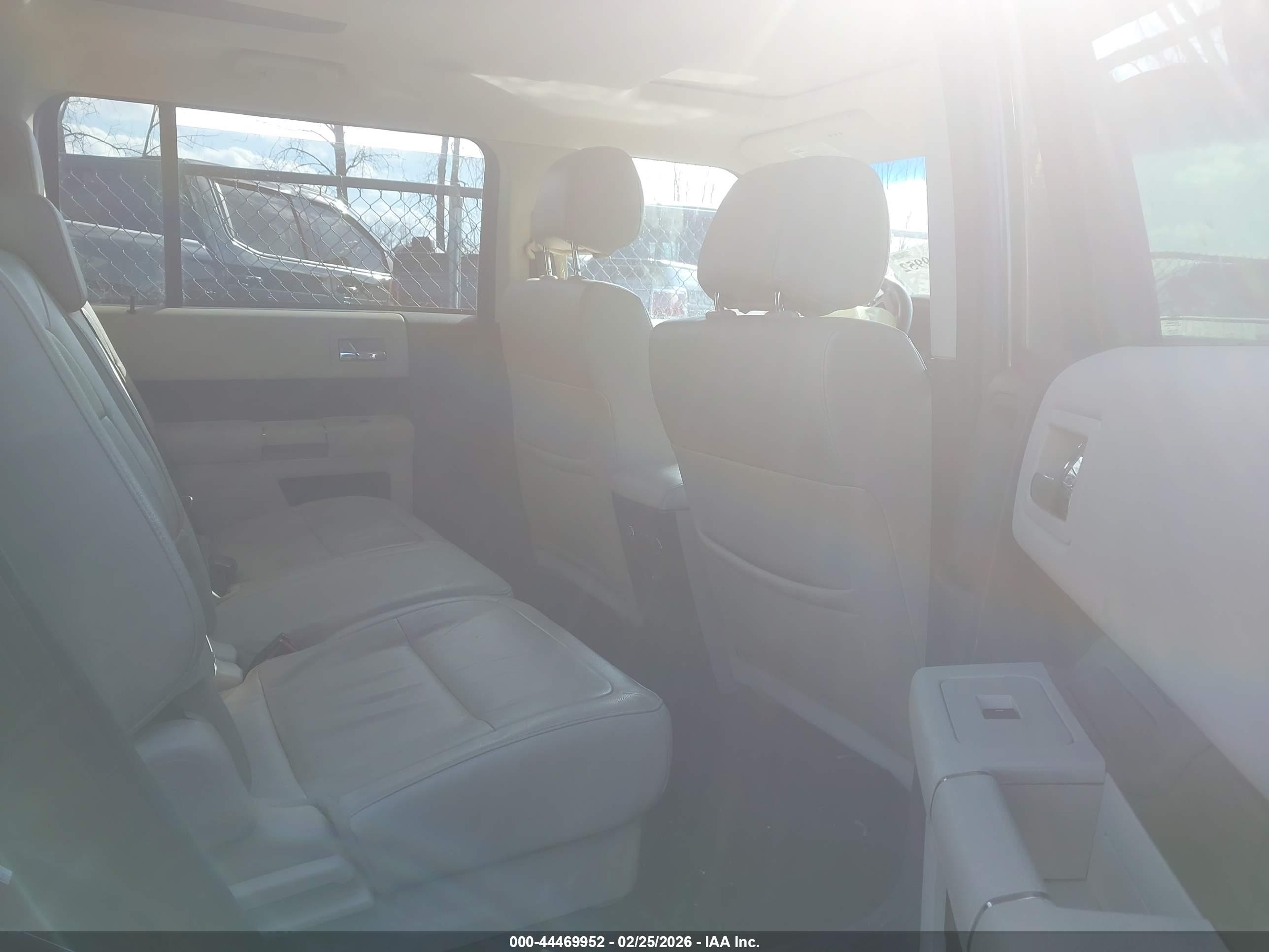 FORD FLEX image 8