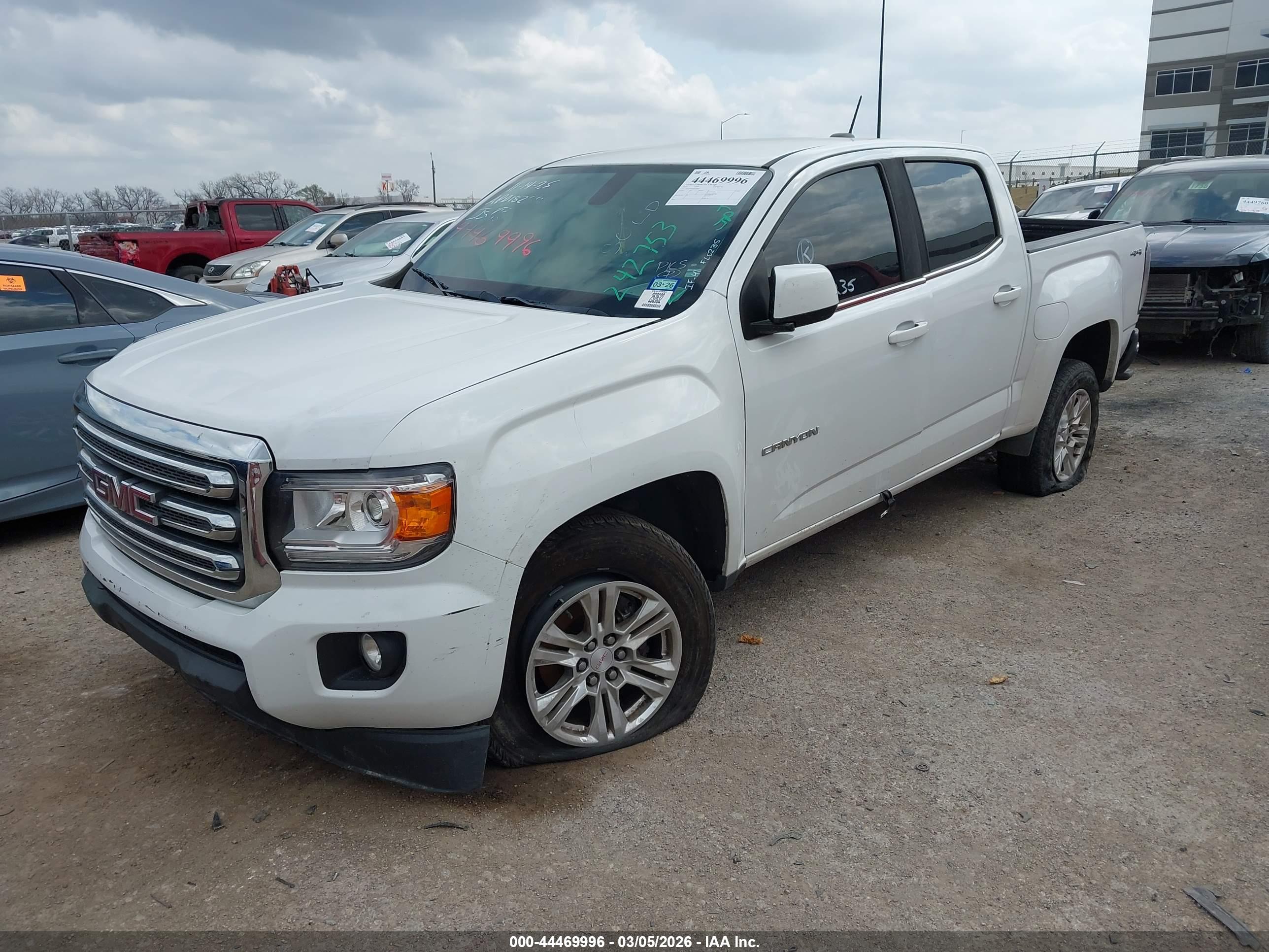 GMC CANYON image 2