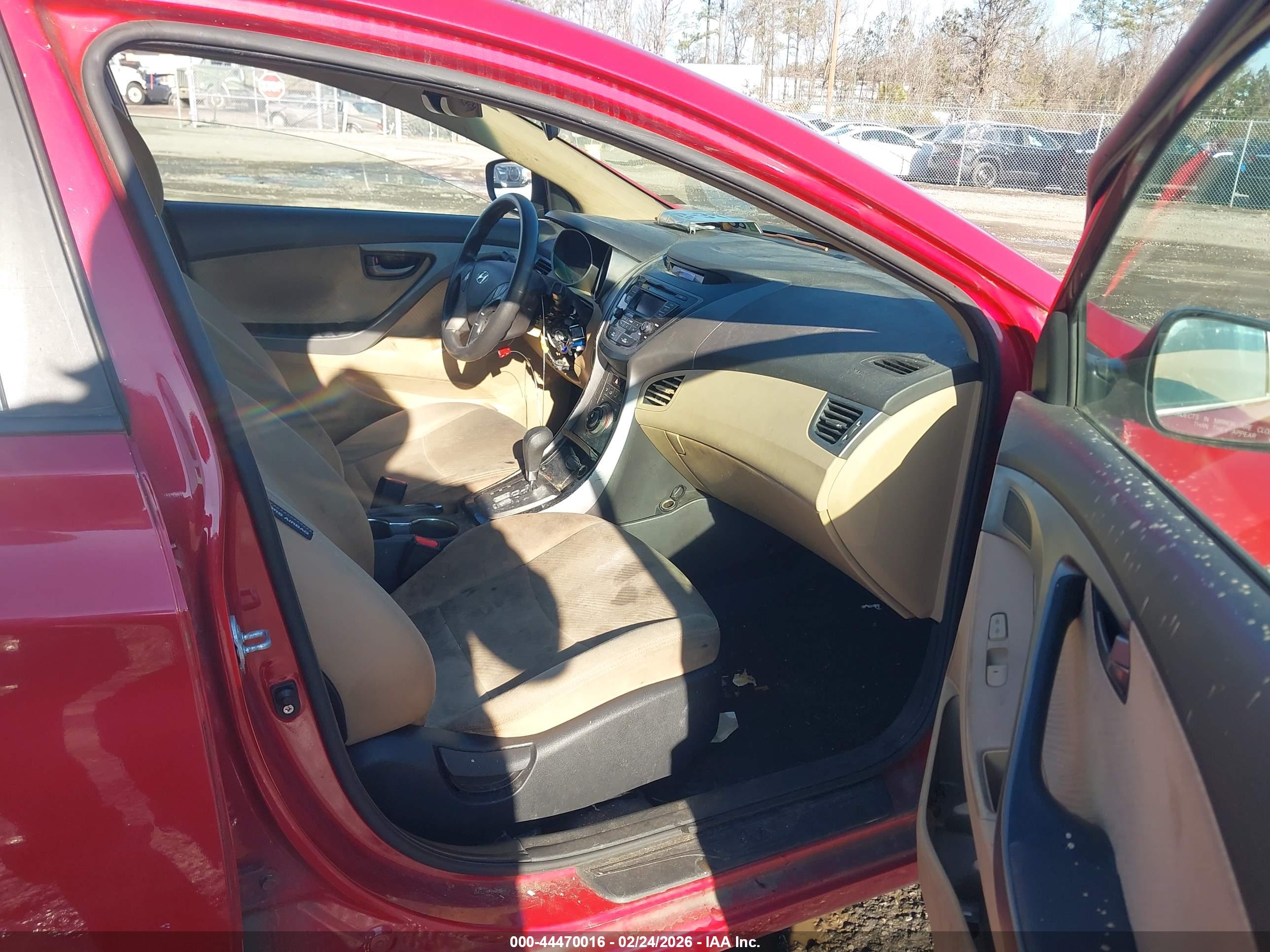 HYUNDAI ELANTRA image 5