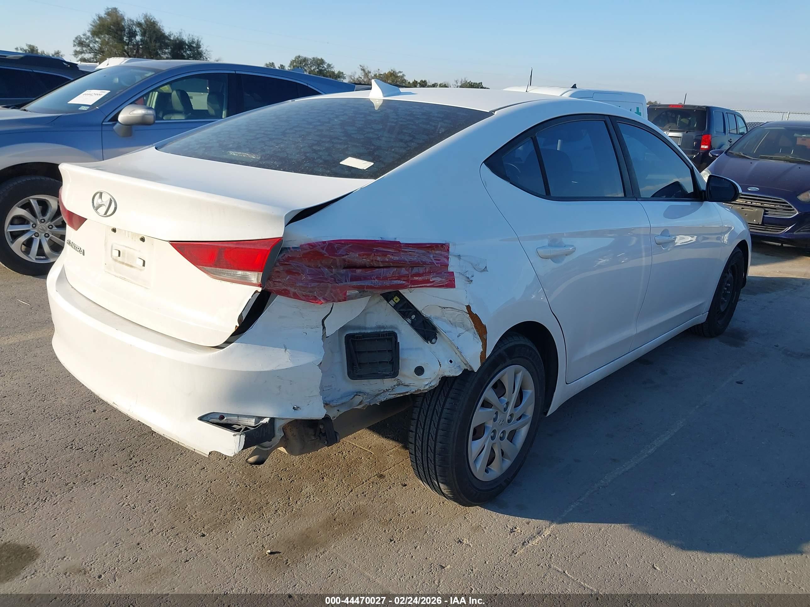 HYUNDAI ELANTRA image 4