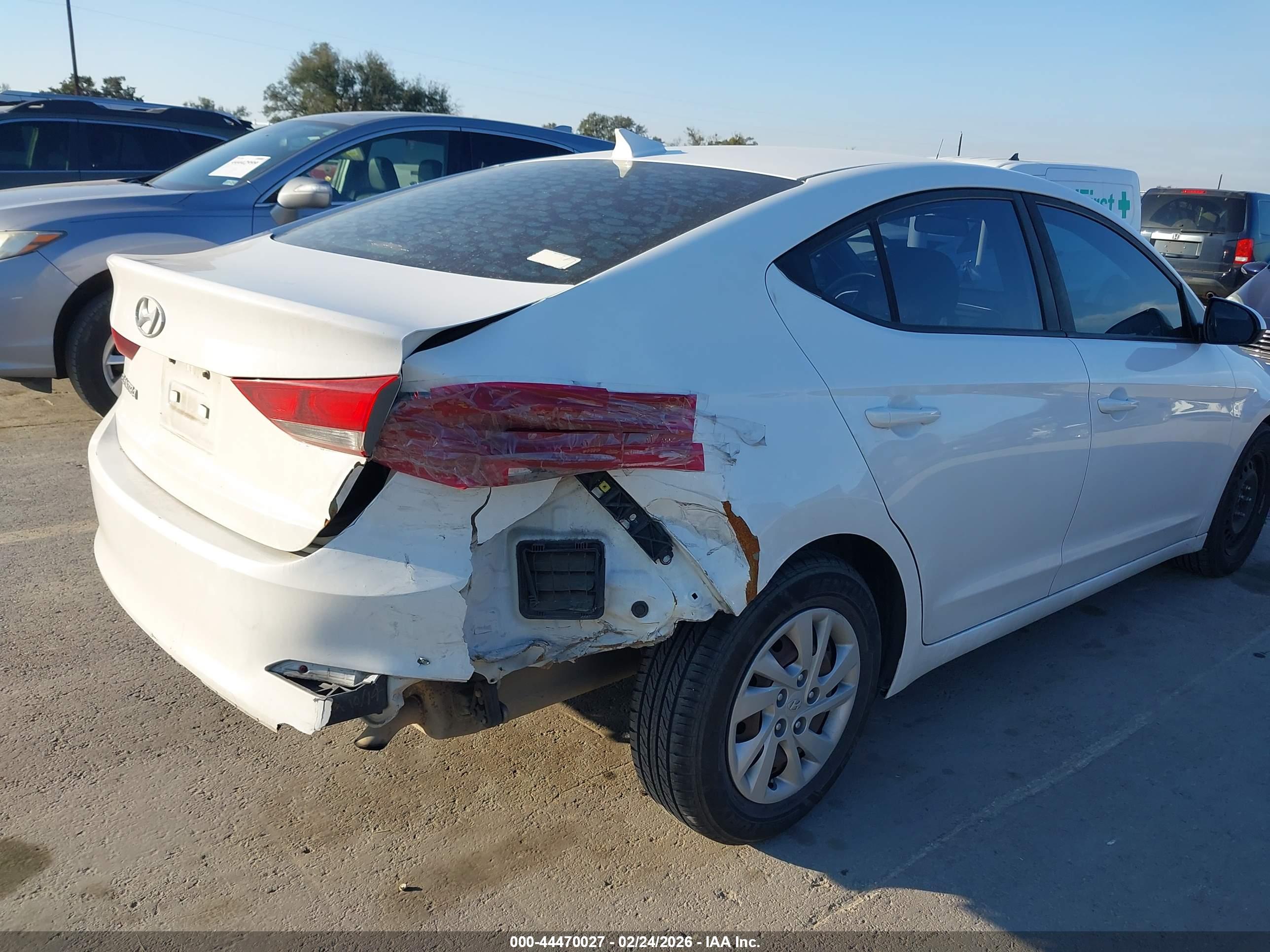 HYUNDAI ELANTRA image 6
