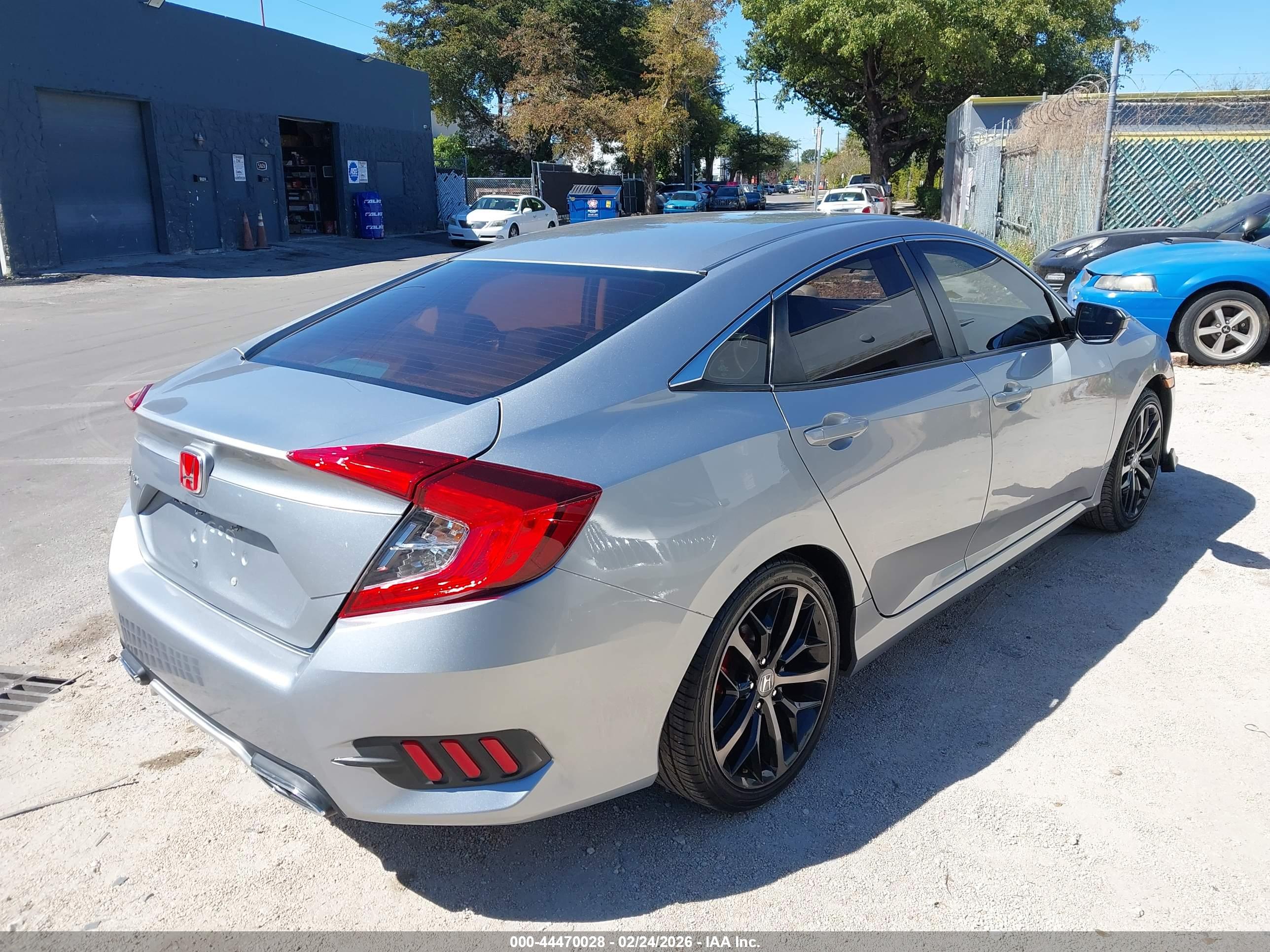 HONDA CIVIC image 4
