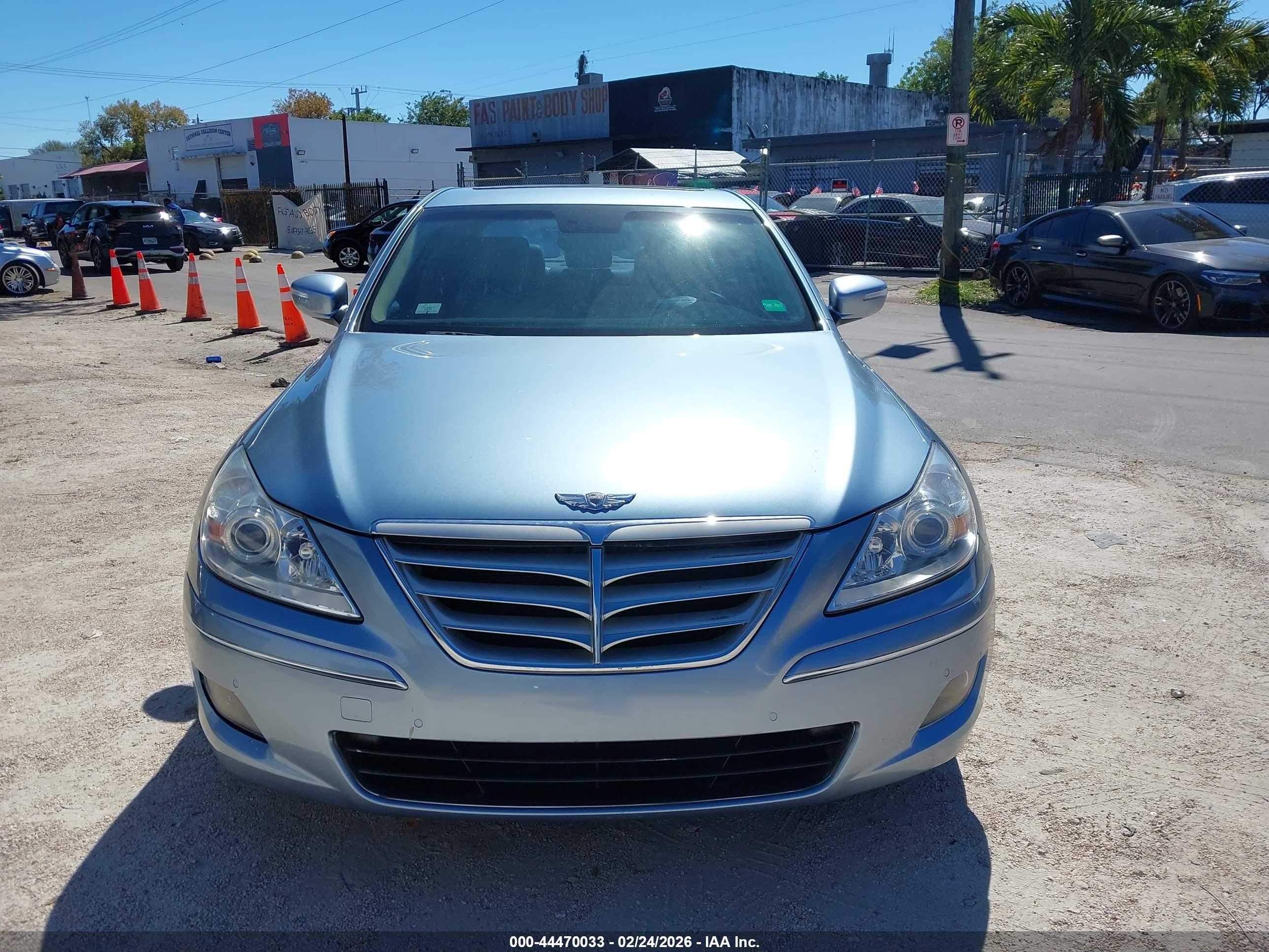 HYUNDAI GENESIS image 6
