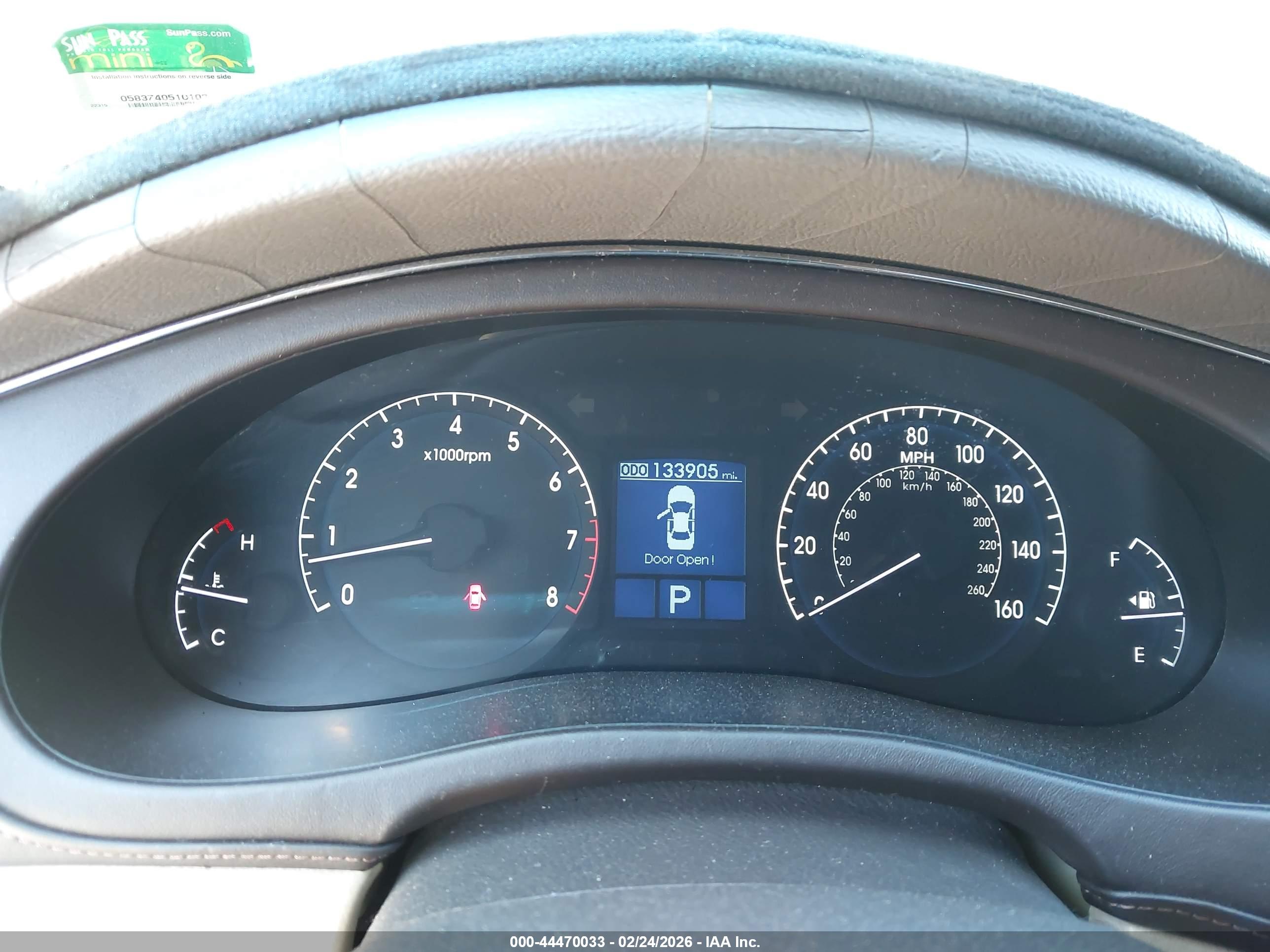 HYUNDAI GENESIS image 7