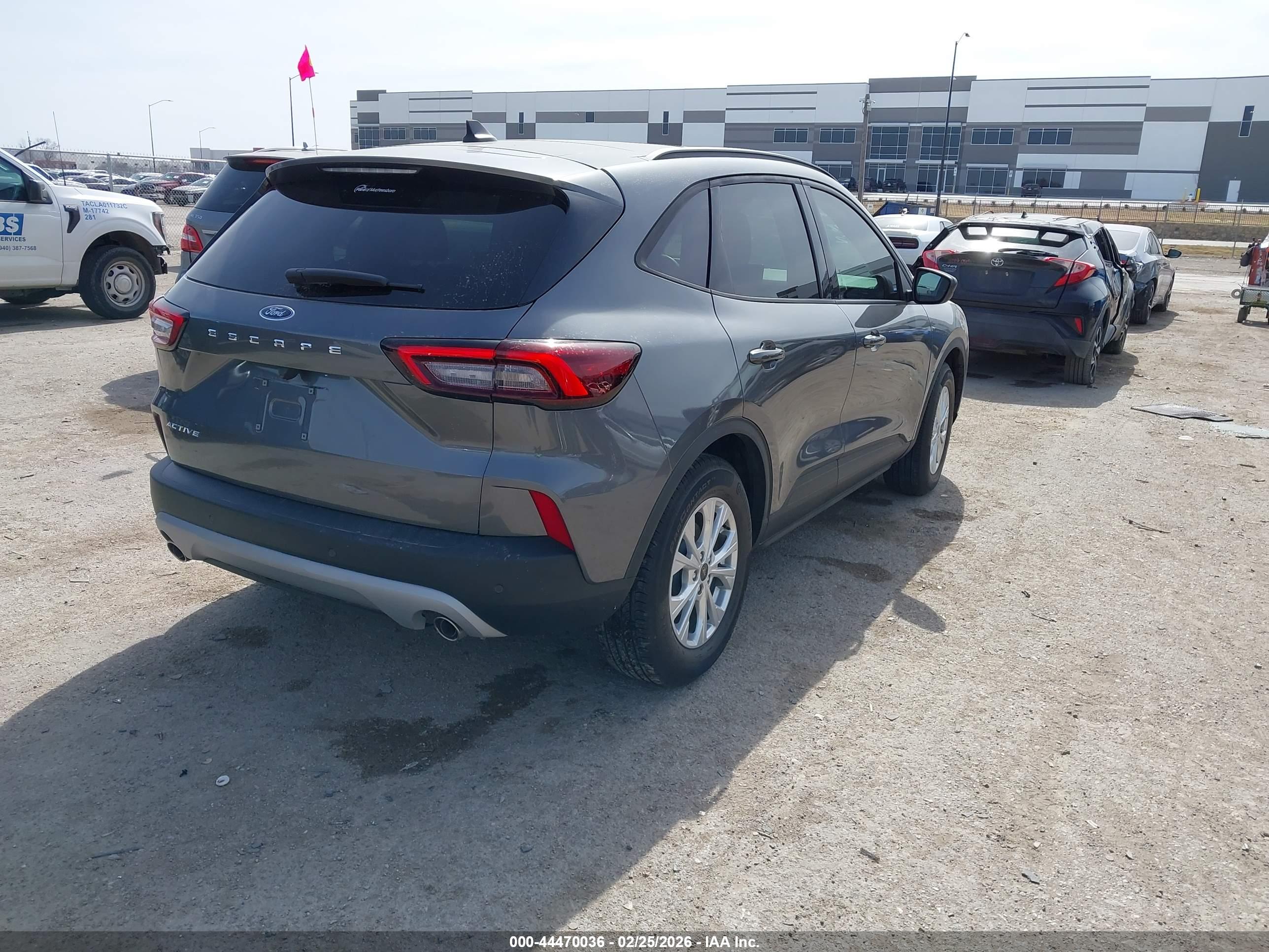 FORD ESCAPE image 4