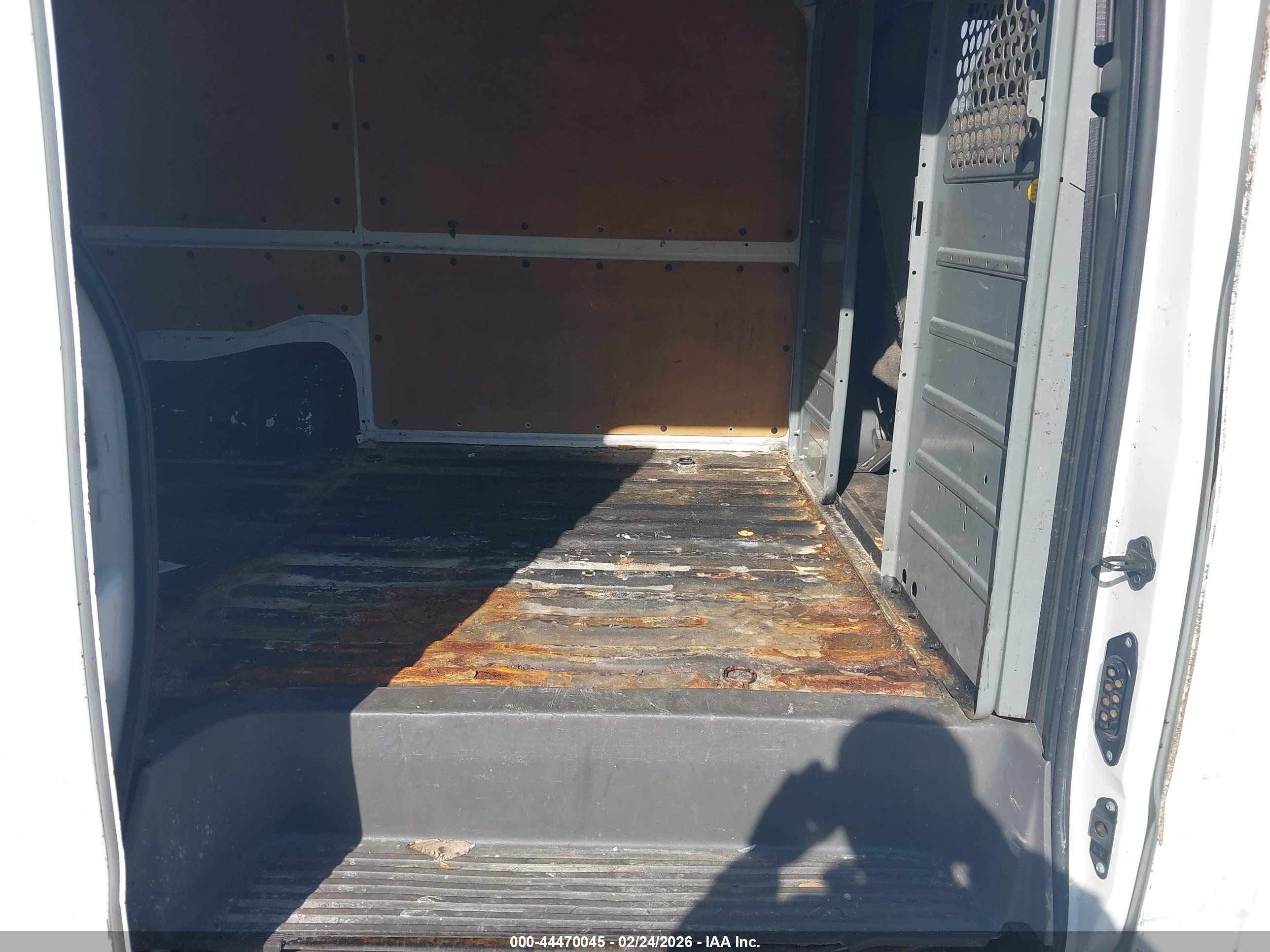 NISSAN NV image 8