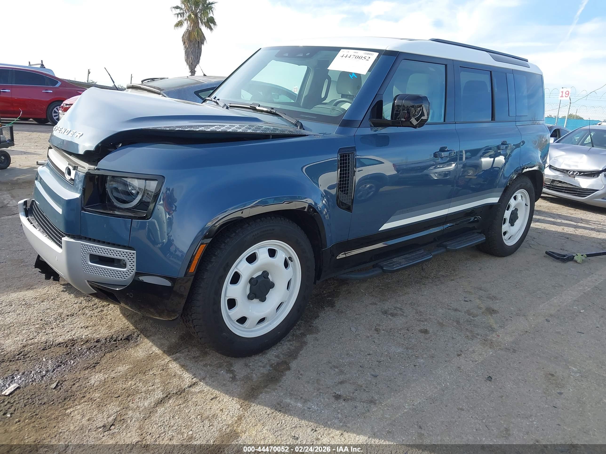 LAND ROVER image 2