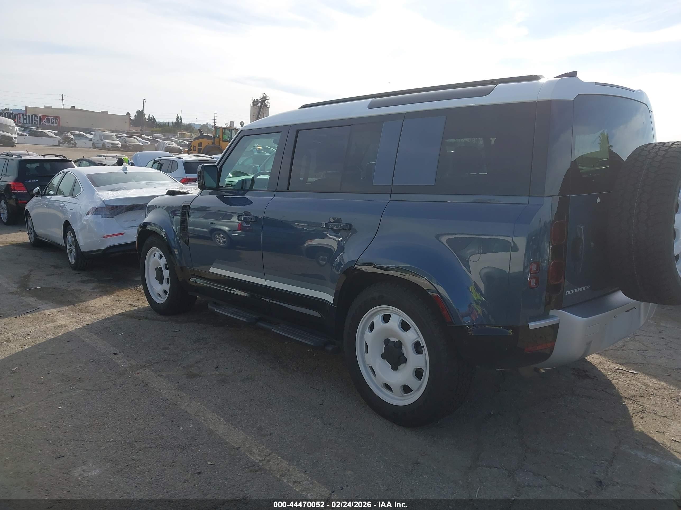 LAND ROVER image 3