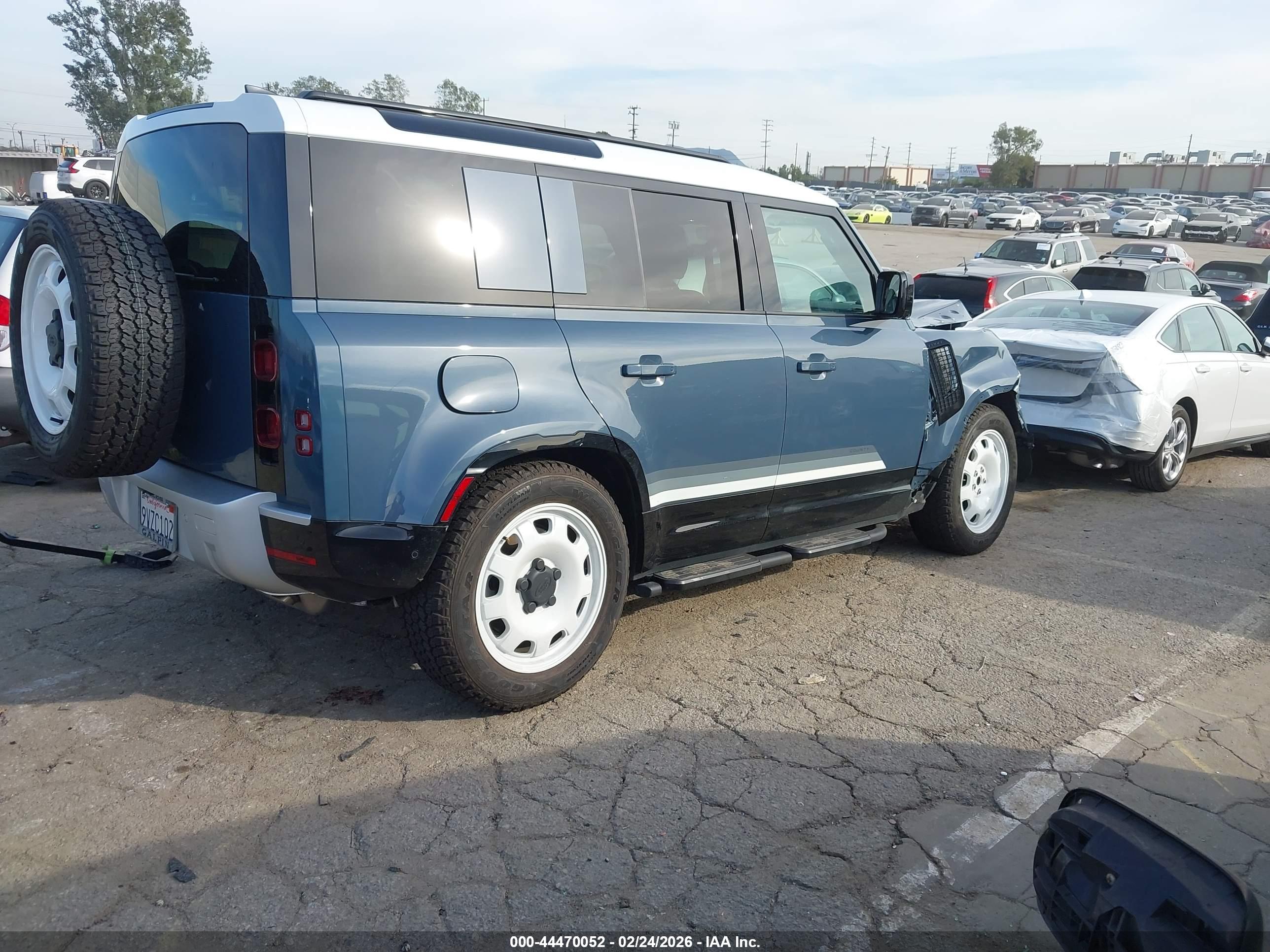 LAND ROVER image 4