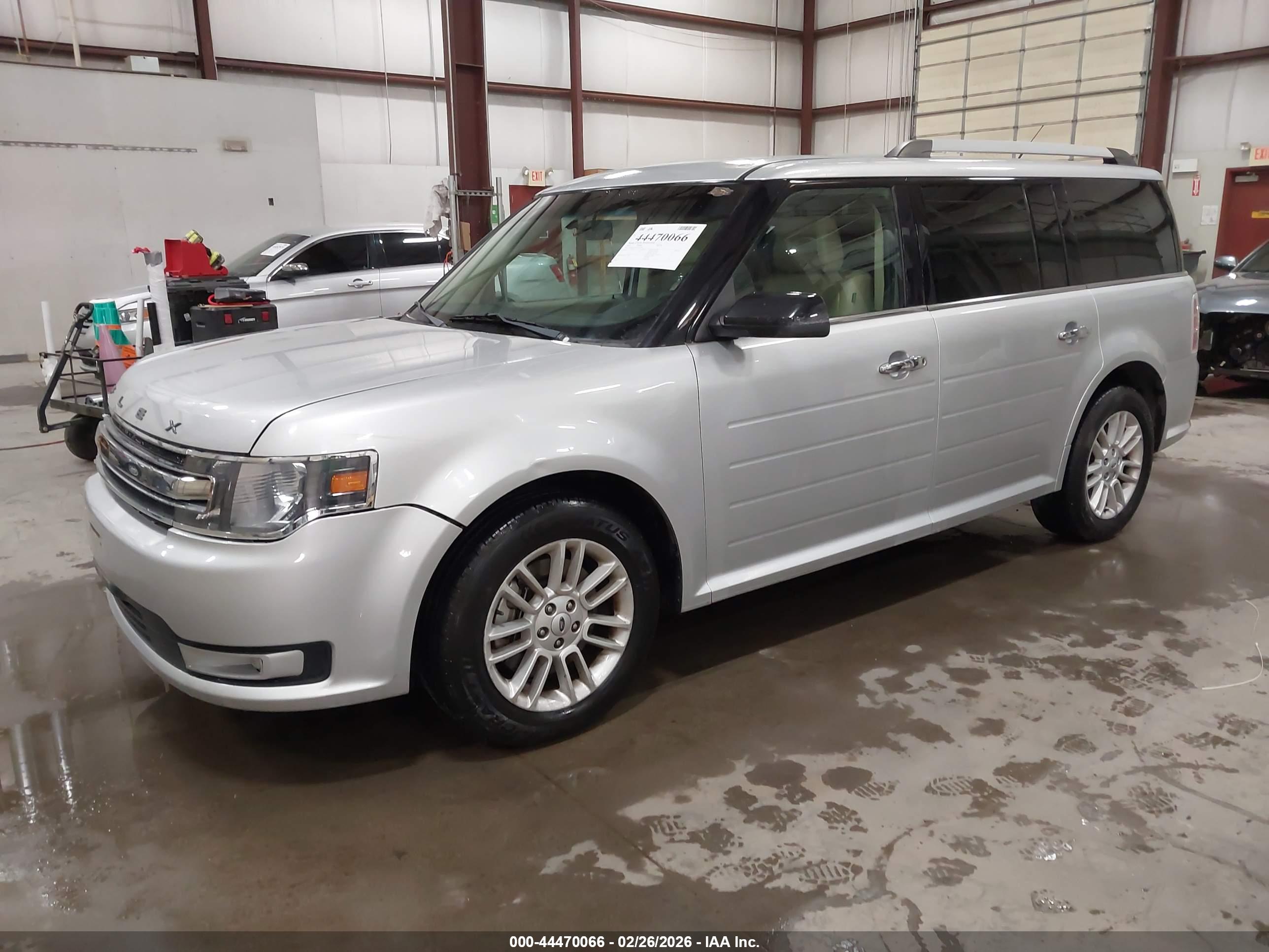 FORD FLEX image 2