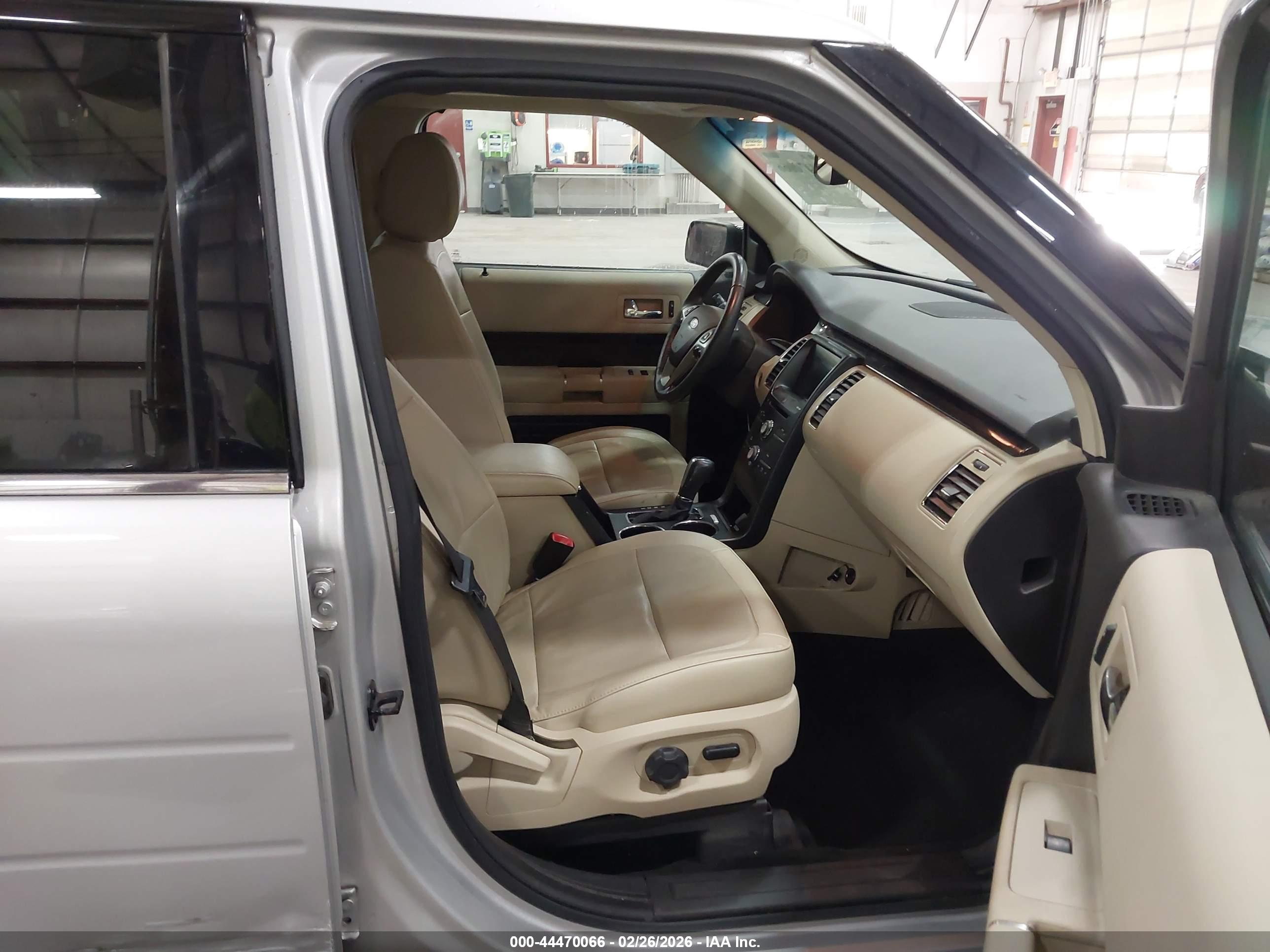 FORD FLEX image 5