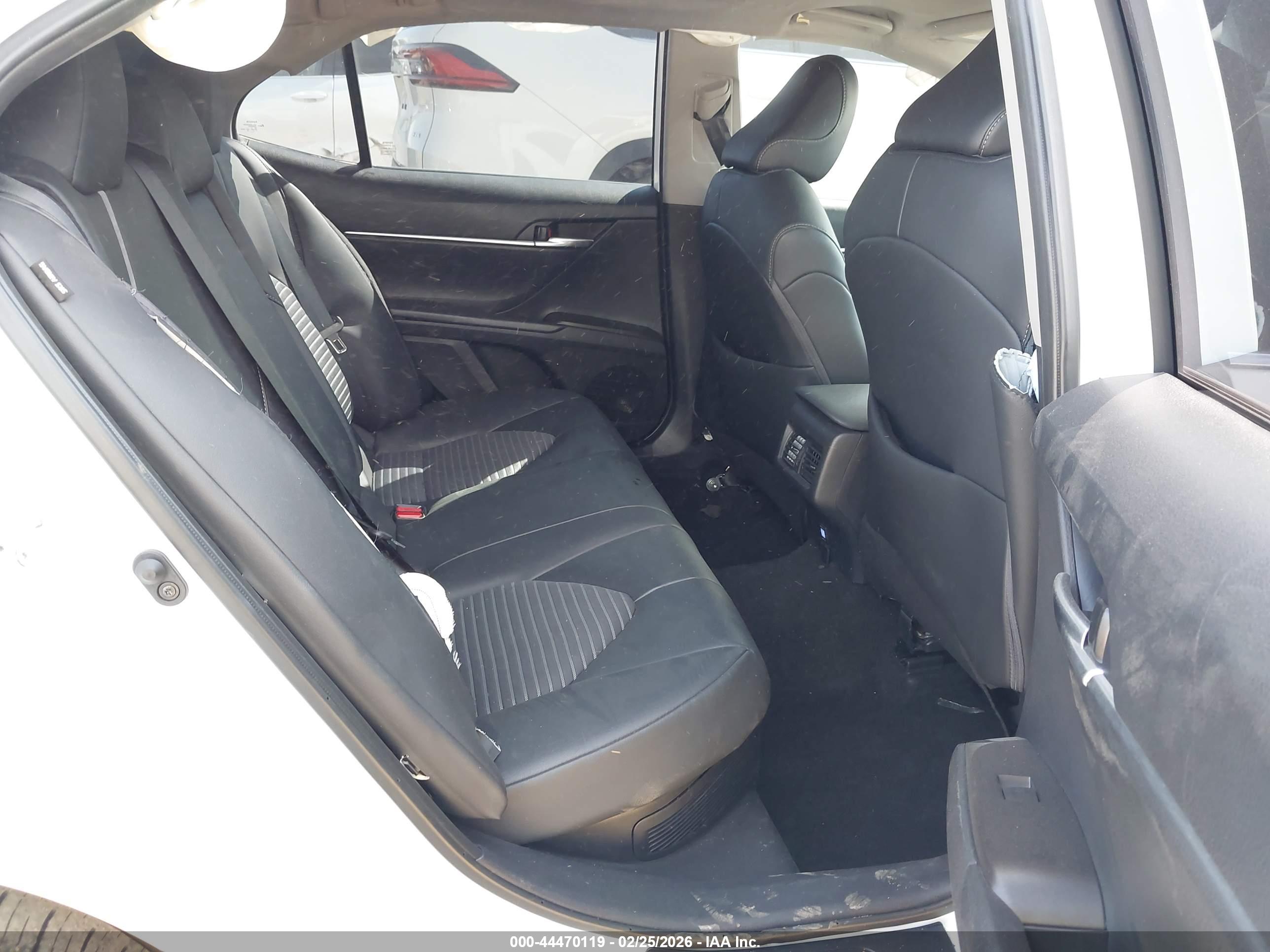 TOYOTA CAMRY image 8